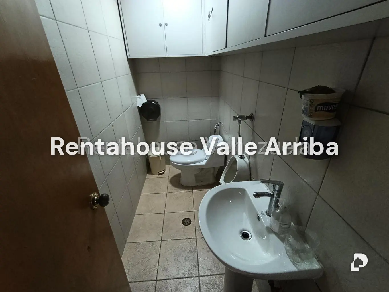 Local comercial en Los Chaguaramos, Caracas – 13