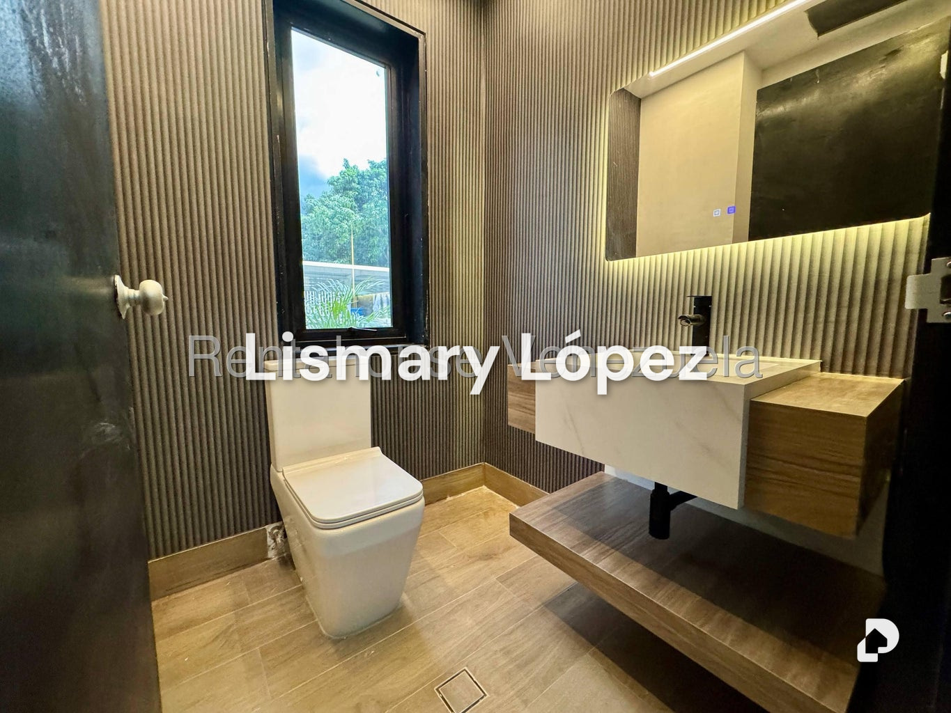 Local comercial en La Florida, Caracas – 28