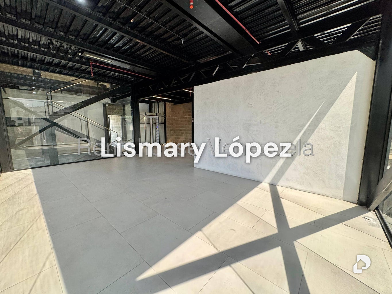 Local comercial en La Florida, Caracas – 23