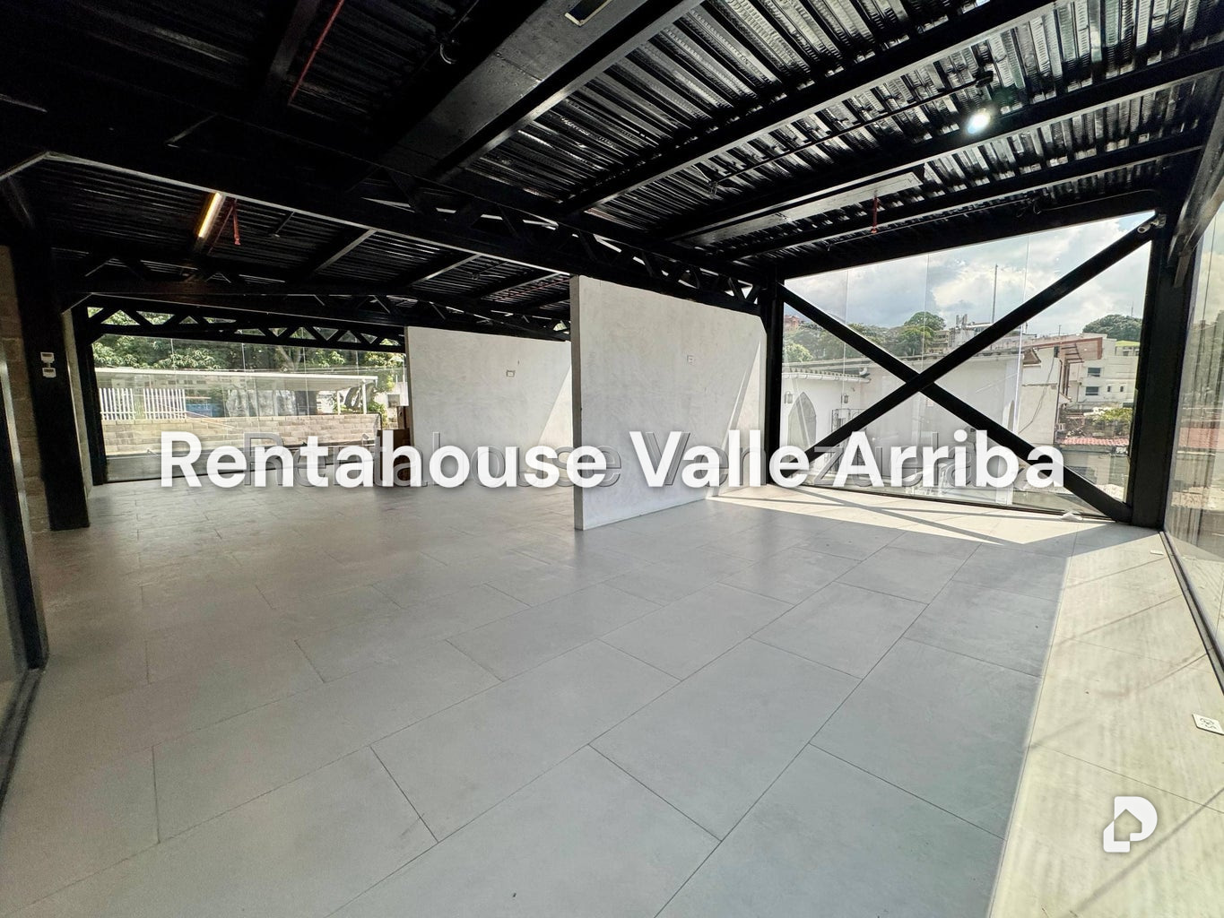 Local comercial en La Florida, Caracas – 24