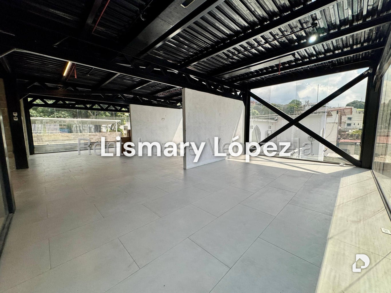 Local comercial en La Florida, Caracas – 24