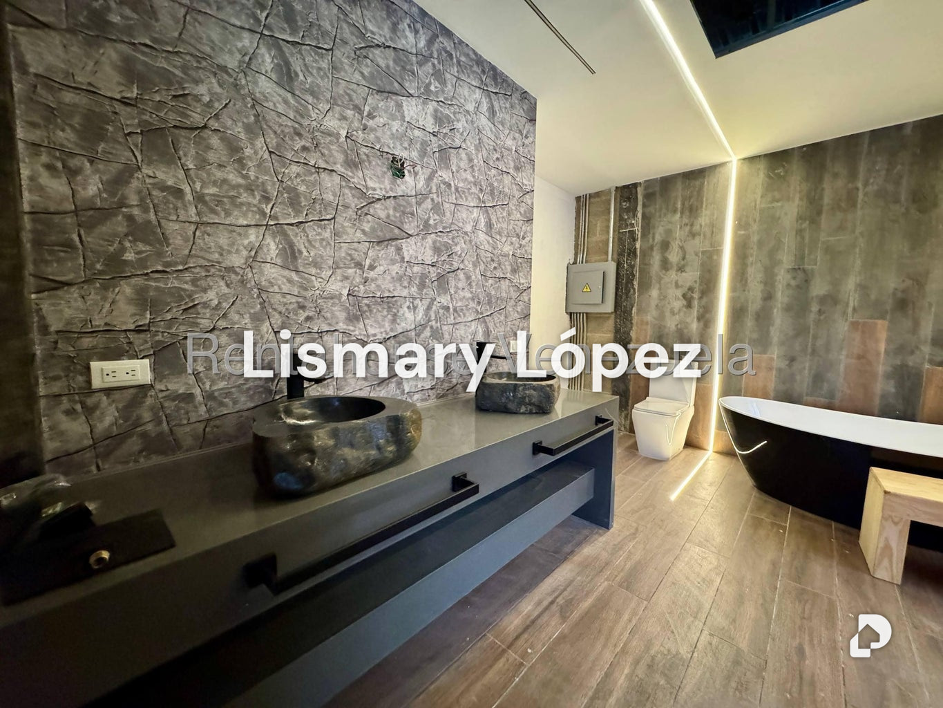 Local comercial en La Florida, Caracas – 30