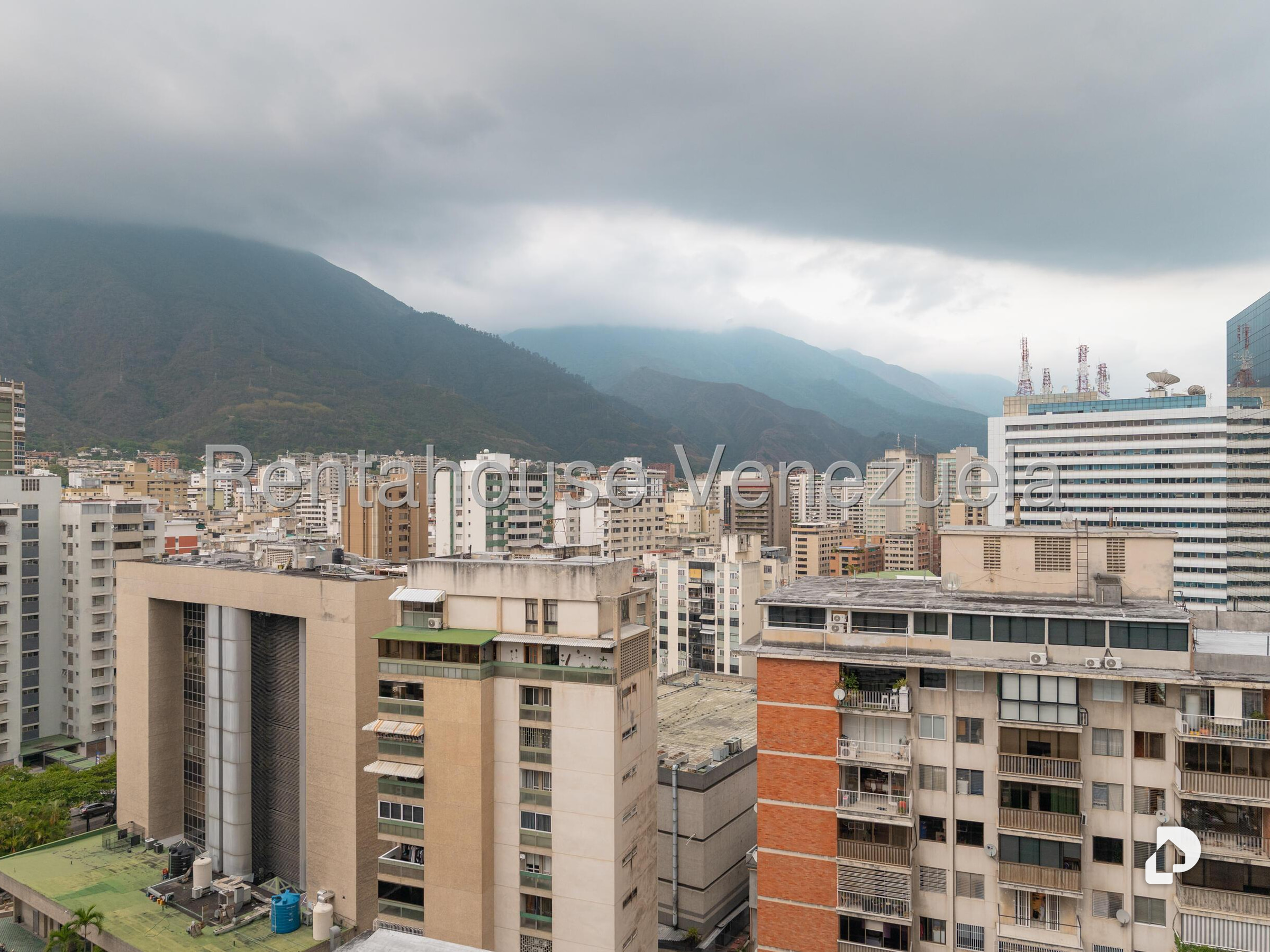 Oficina en Los Palos Grandes, Caracas – 2