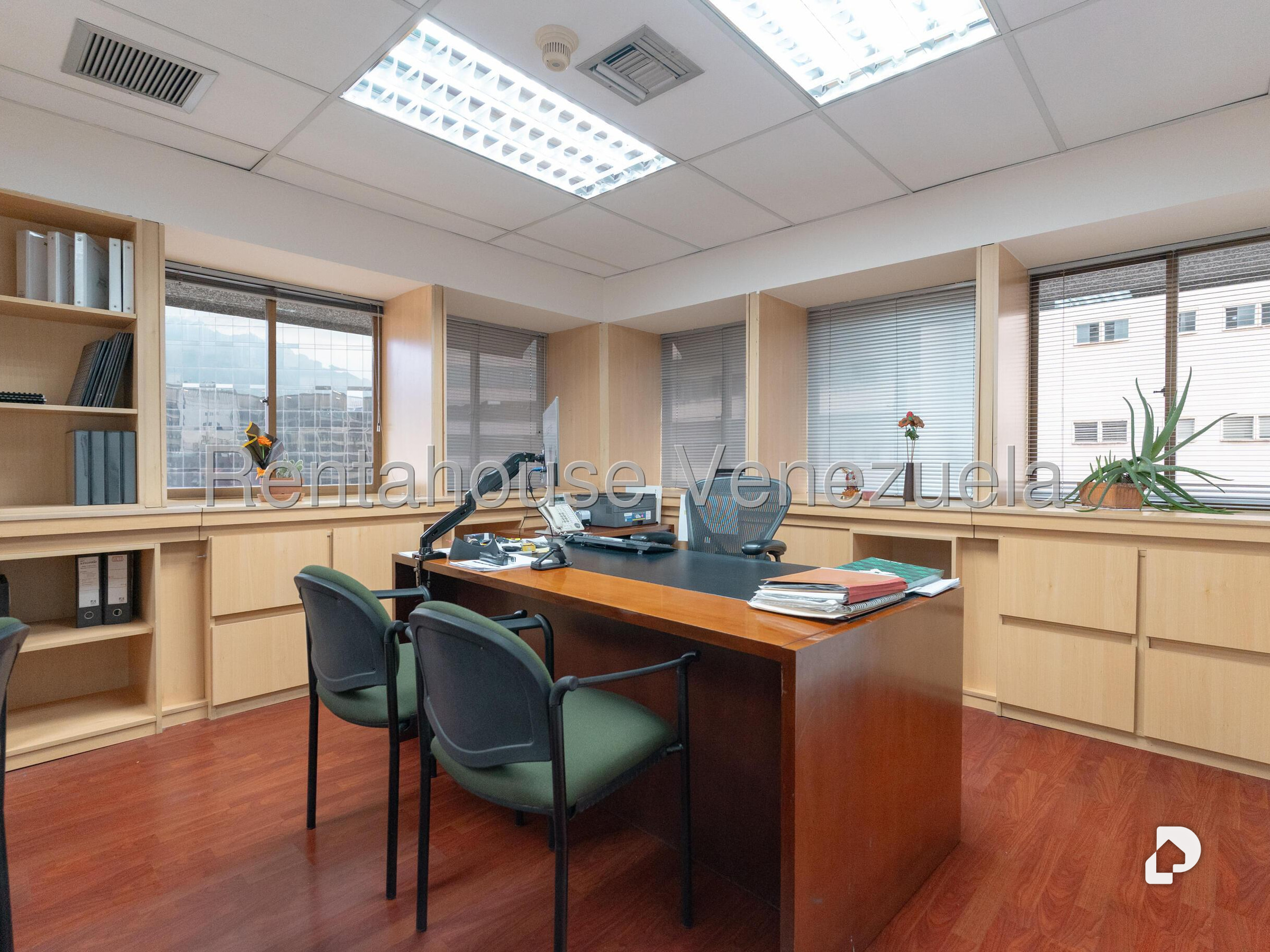 Oficina en Los Palos Grandes, Caracas – 16