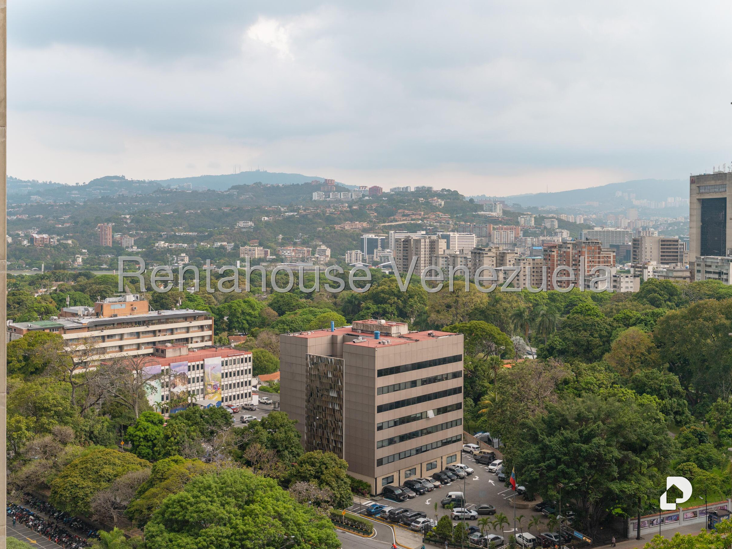 Oficina en Los Palos Grandes, Caracas – 14