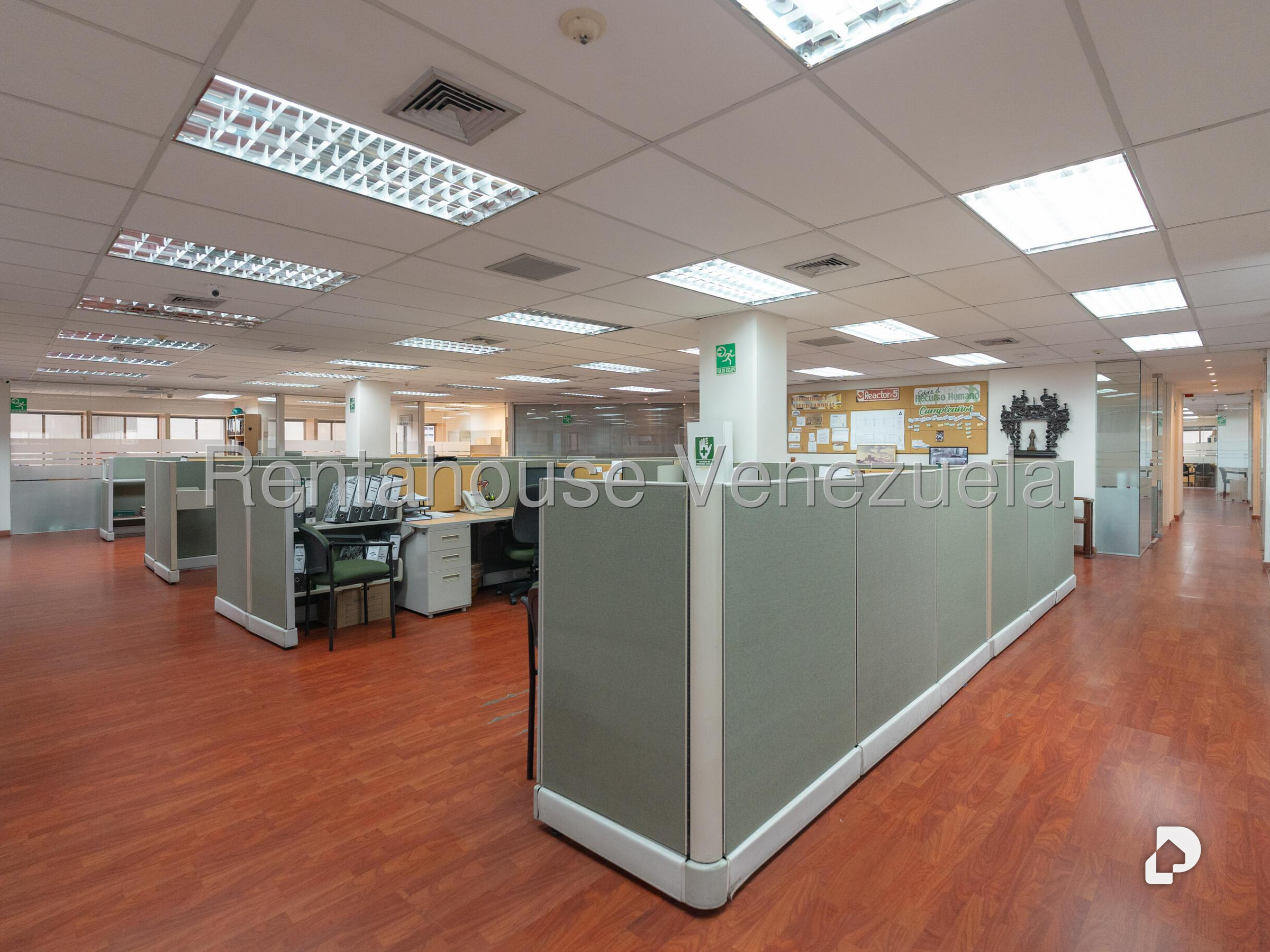 Oficina en Los Palos Grandes, Caracas – 23