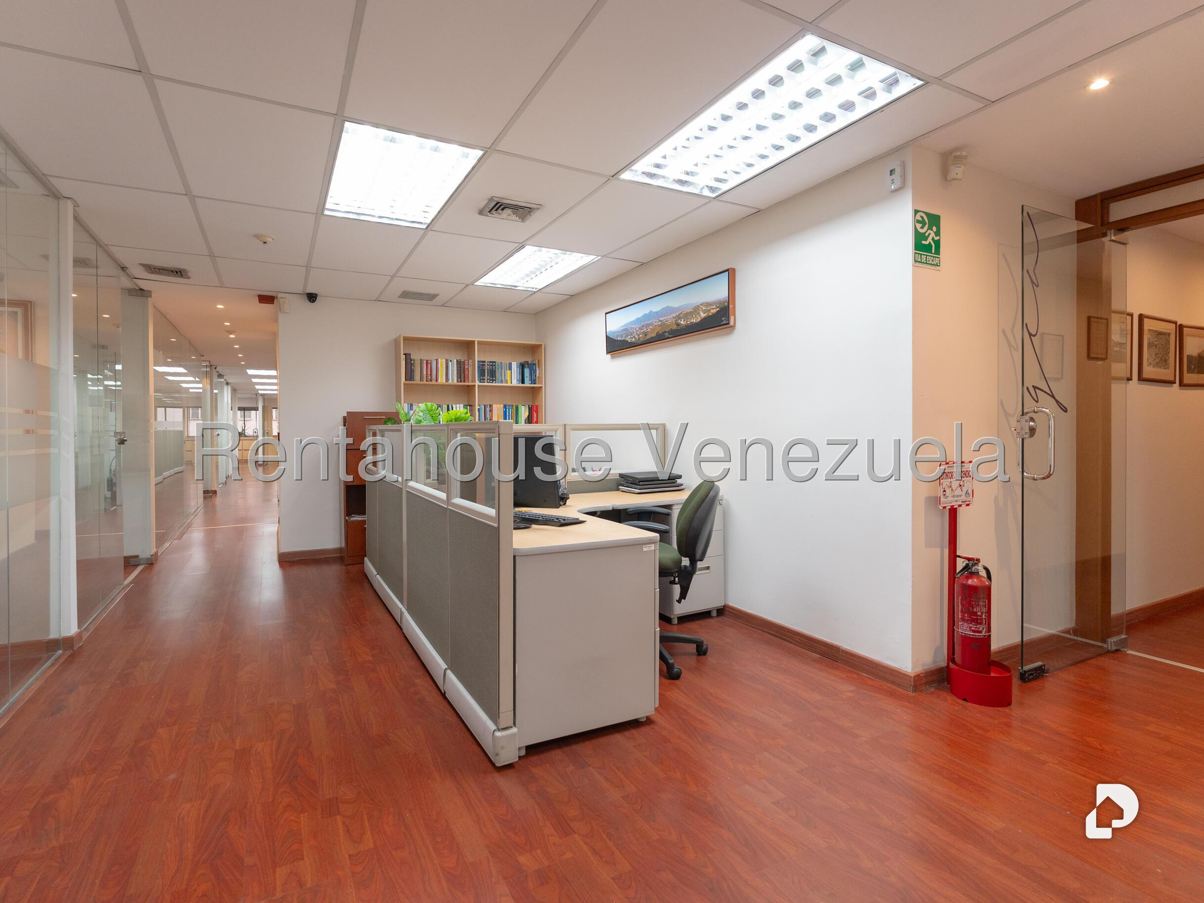 Oficina en Los Palos Grandes, Caracas – 28