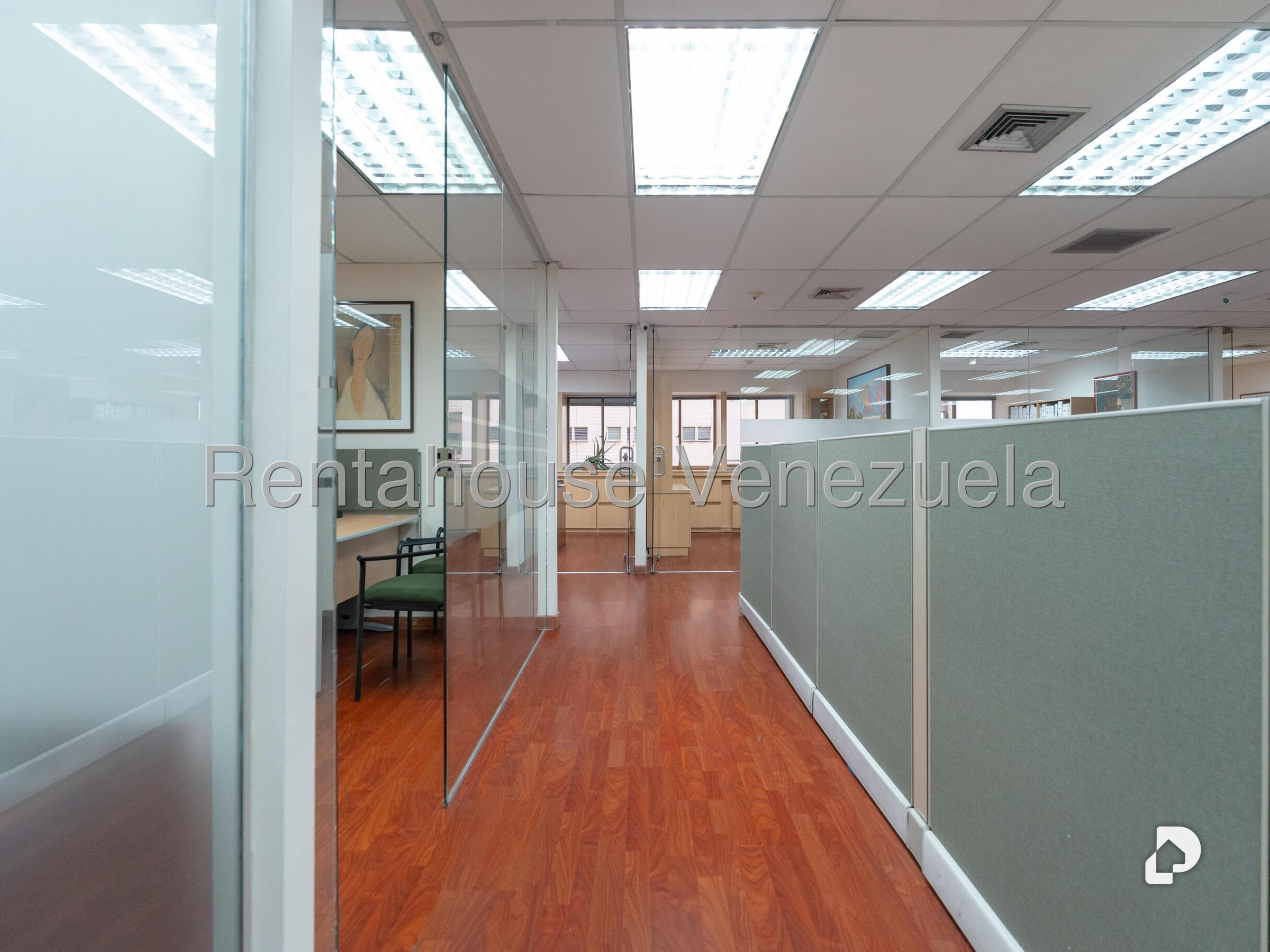 Oficina en Los Palos Grandes, Caracas – 24