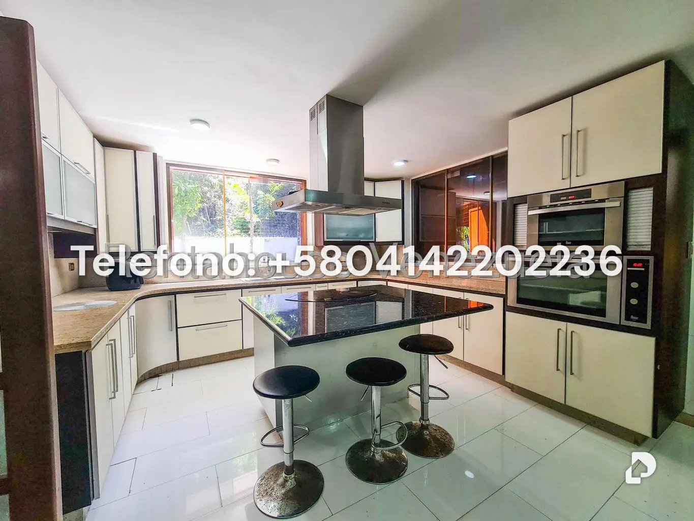 Casa en Cumbres de Curumo, Caracas – 24