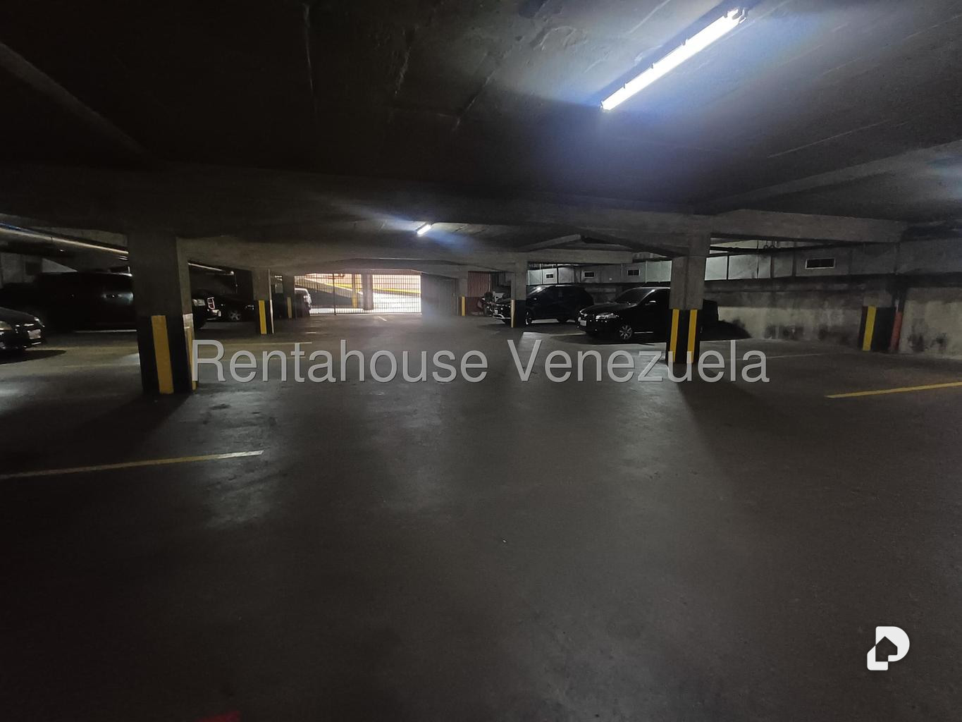 Garage/Parking in Los Dos Caminos, Caracas – 23