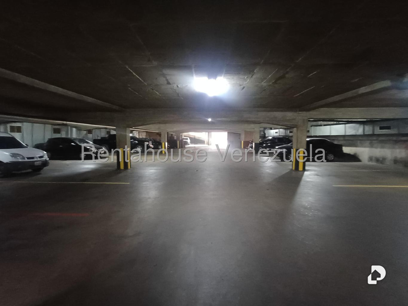 Garage/Parking in Los Dos Caminos, Caracas – 16