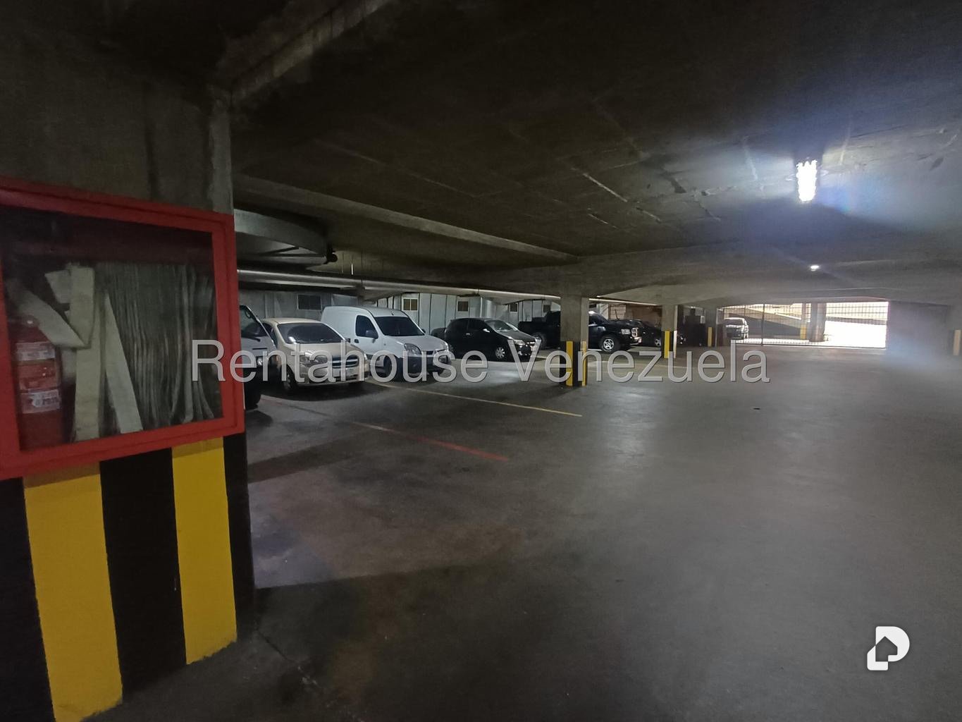 Garage/Parking in Los Dos Caminos, Caracas – 24