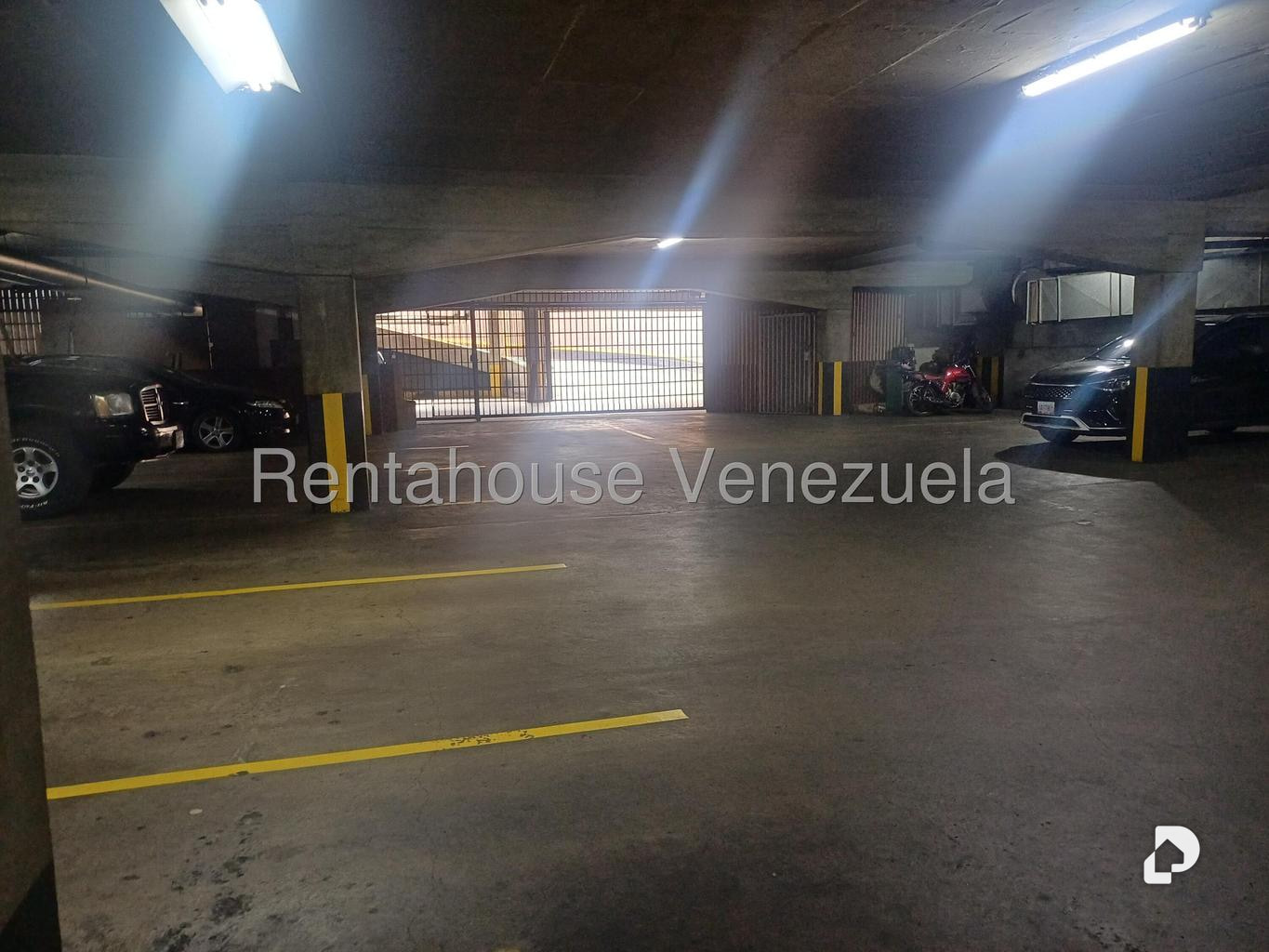 Garage/Parking in Los Dos Caminos, Caracas – 15