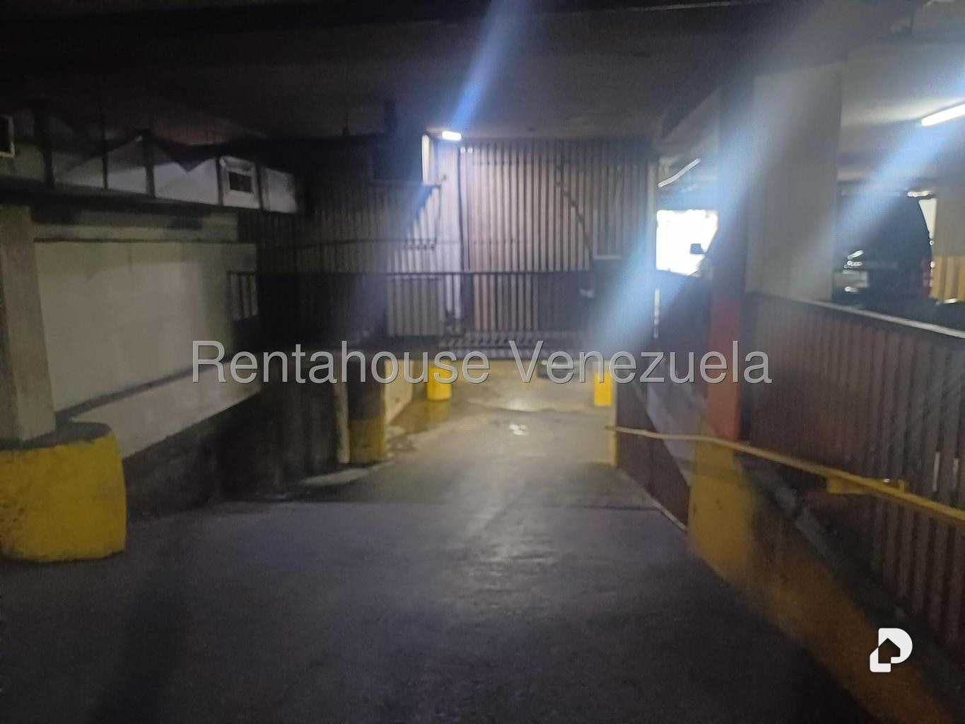 Garage/Parking in Los Dos Caminos, Caracas – 26