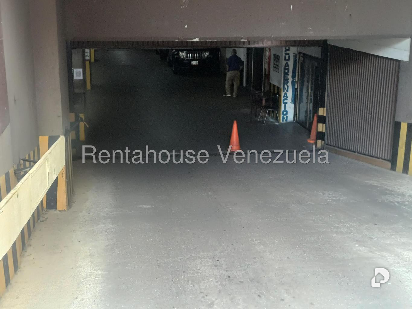 Garage/Parking in Los Dos Caminos, Caracas – 3