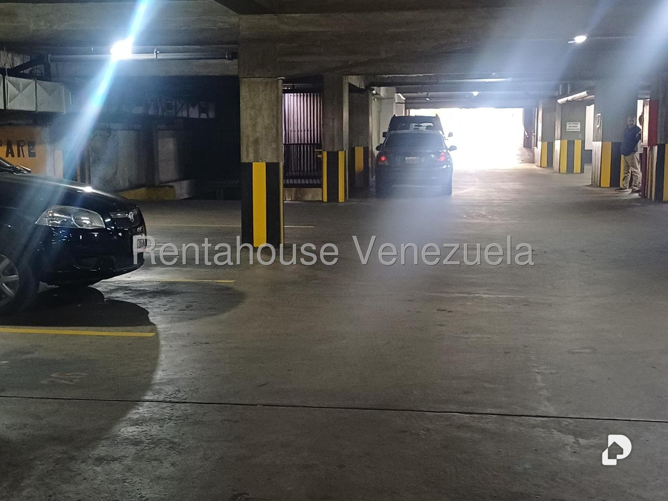 Garage/Parking in Los Dos Caminos, Caracas – 22