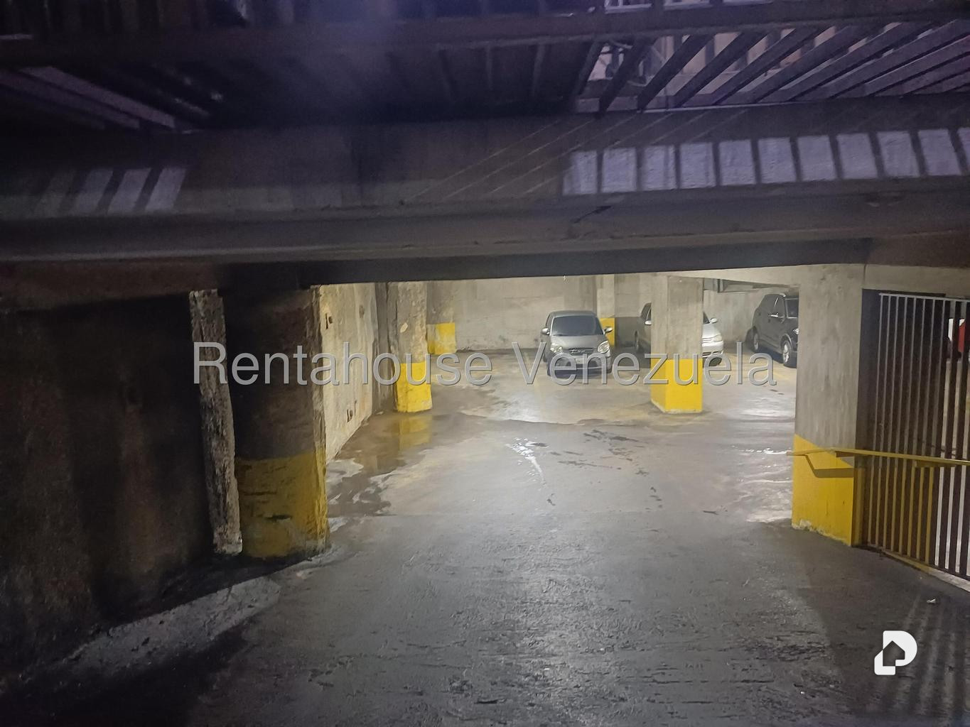 Garage/Parking in Los Dos Caminos, Caracas – 27