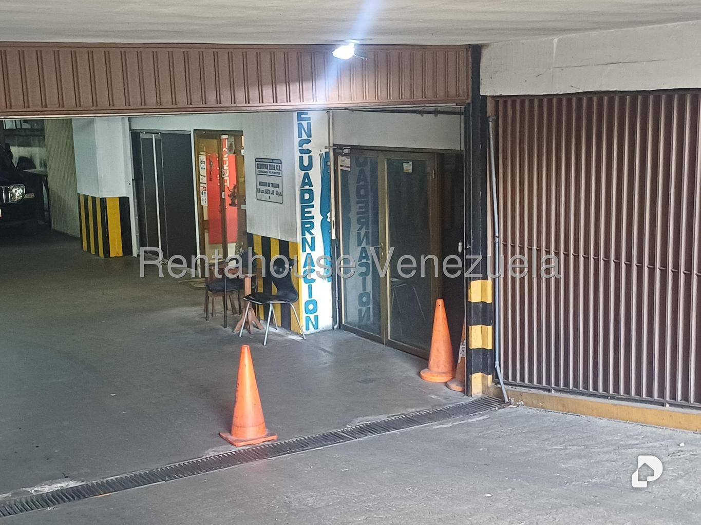 Garage/Parking in Los Dos Caminos, Caracas – 4
