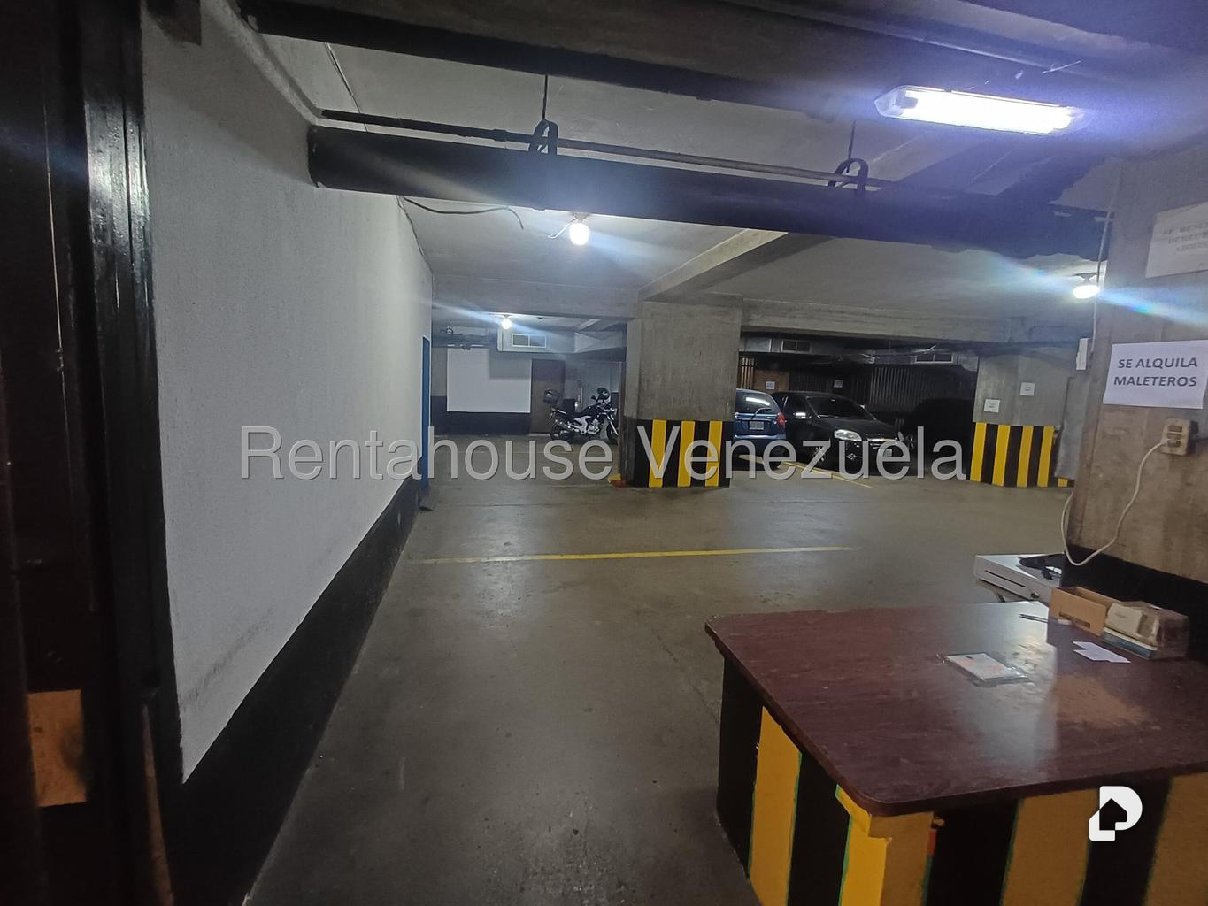 Garage/Parking in Los Dos Caminos, Caracas – 9