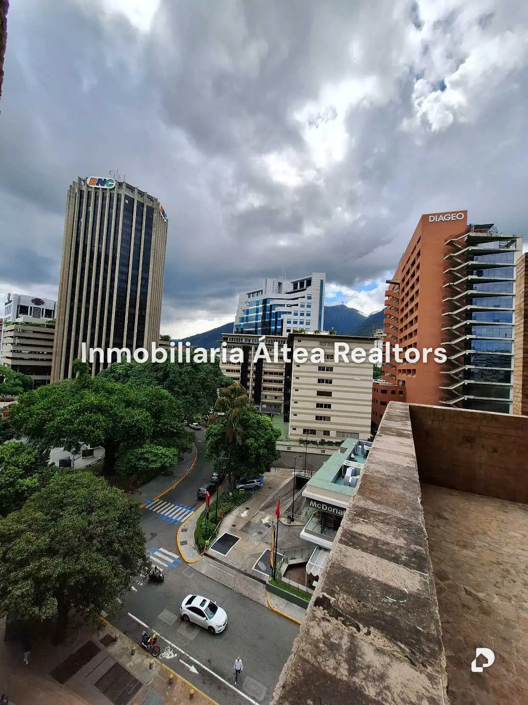 Oficina en La Castellana, Caracas – 23