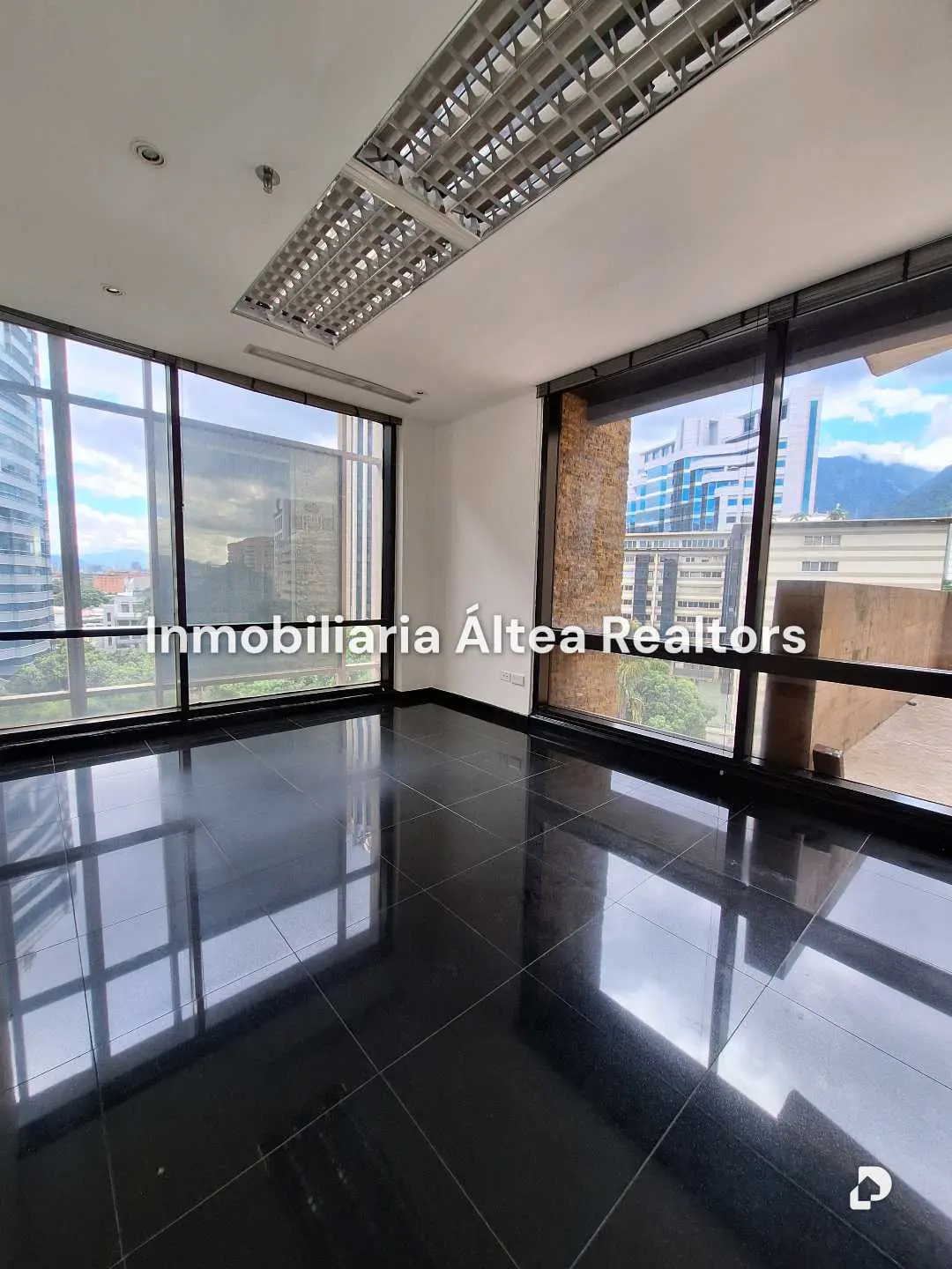 Oficina en La Castellana, Caracas – 16