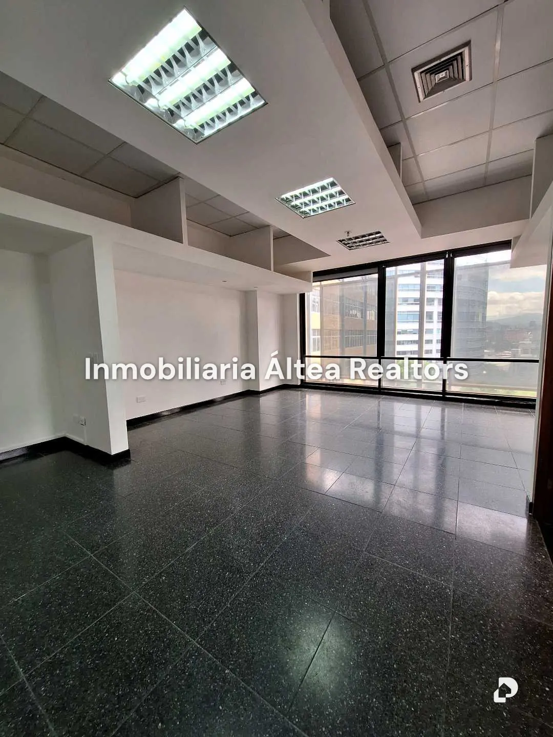 Oficina en La Castellana, Caracas – 12