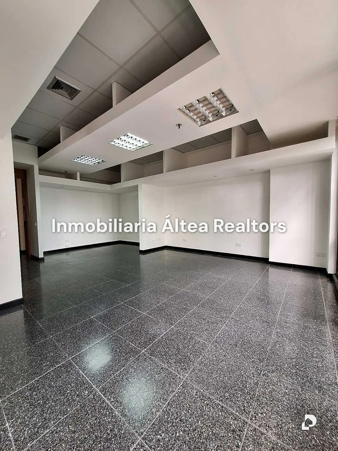 Oficina en La Castellana, Caracas – 15