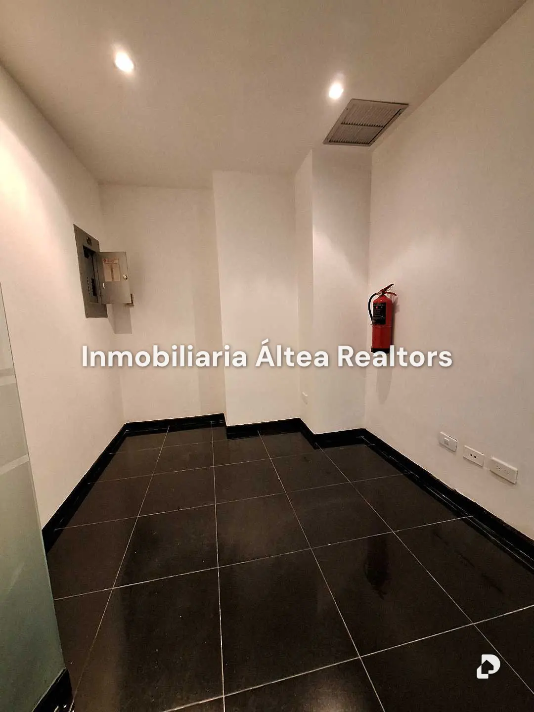 Oficina en La Castellana, Caracas – 8