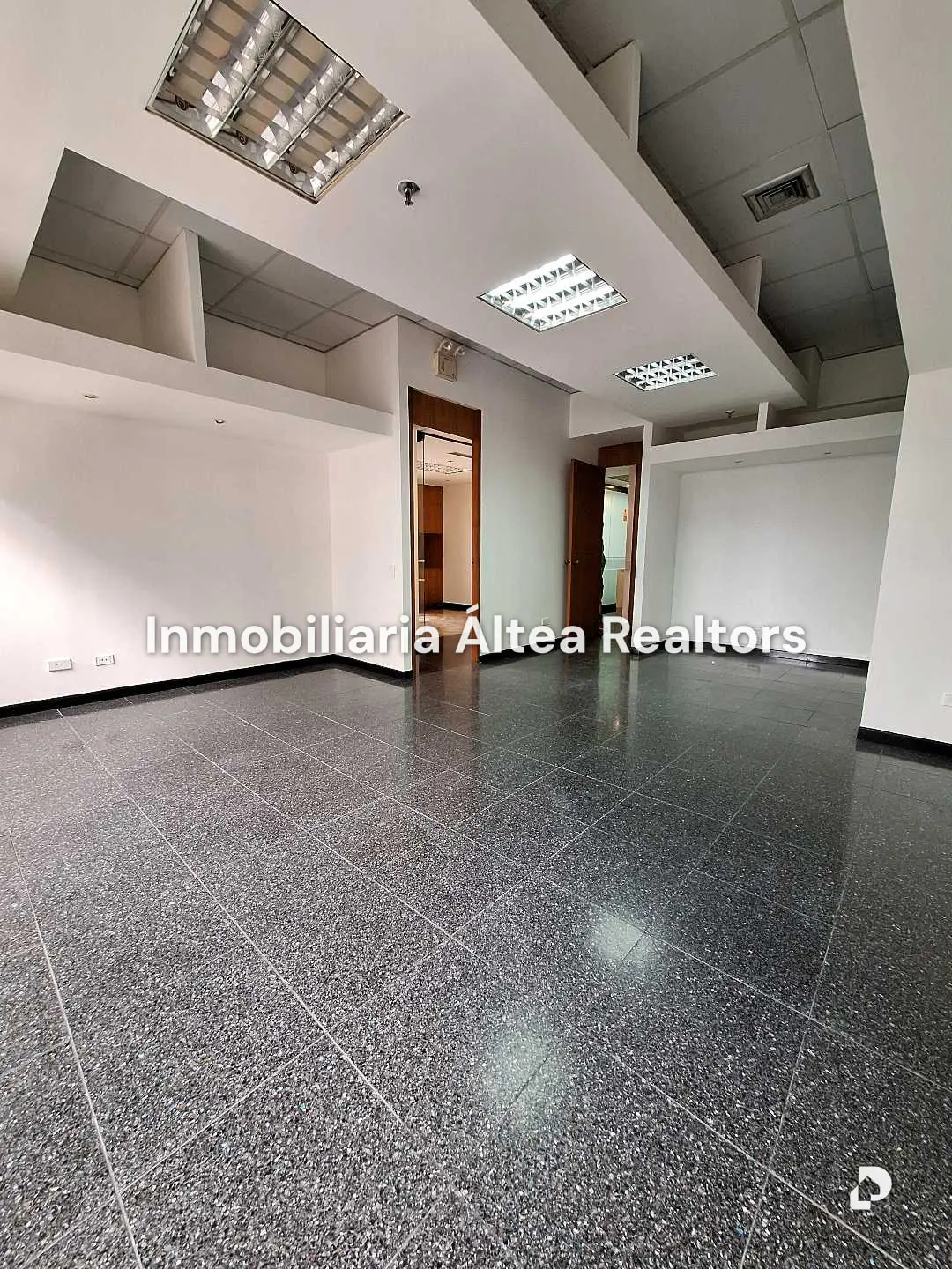Oficina en La Castellana, Caracas – 14