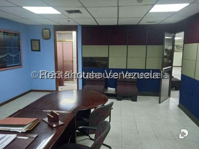 Local comercial en La Urbina, Caracas – 18