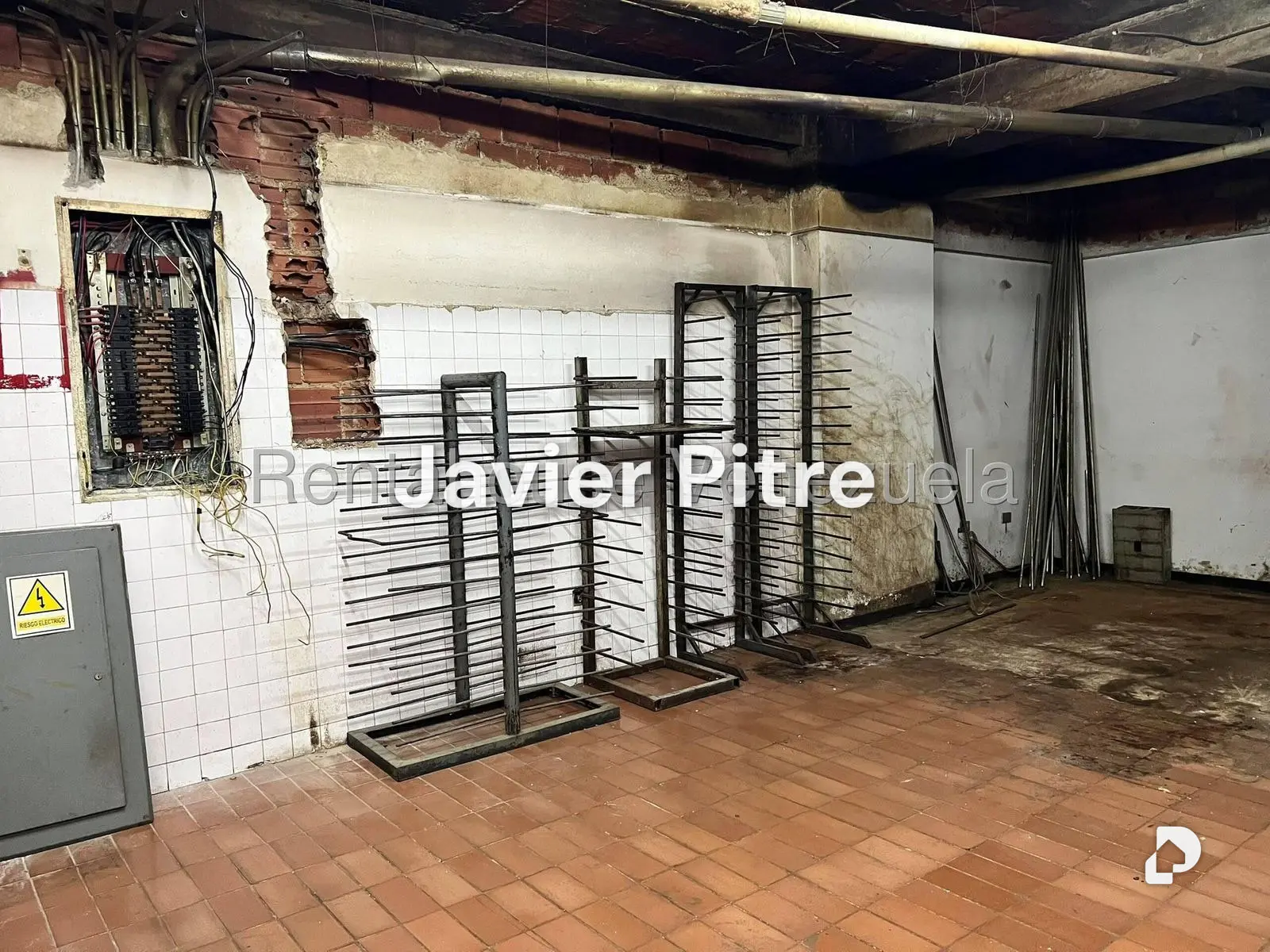 Local comercial en La Urbina, Caracas – 18