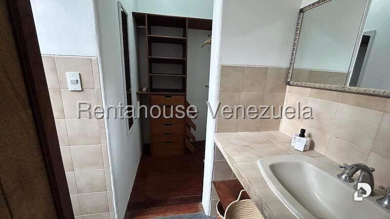 Casa en Oripoto, Caracas – 13