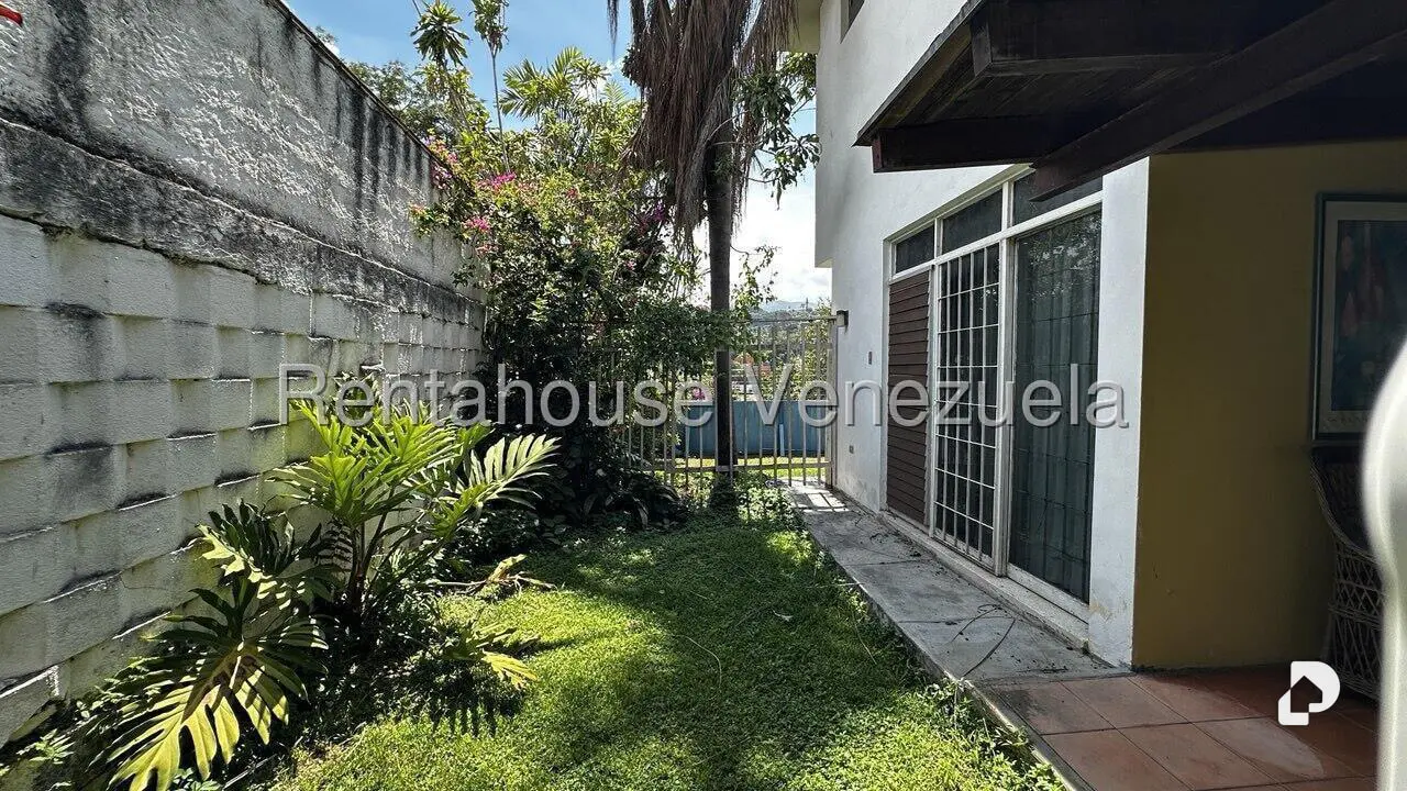 Casa en Prados del Este, Caracas – 25