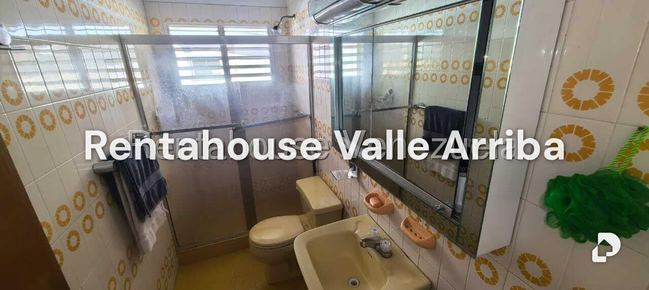 Casa en Los Naranjos (del Cafetal), Caracas – 30