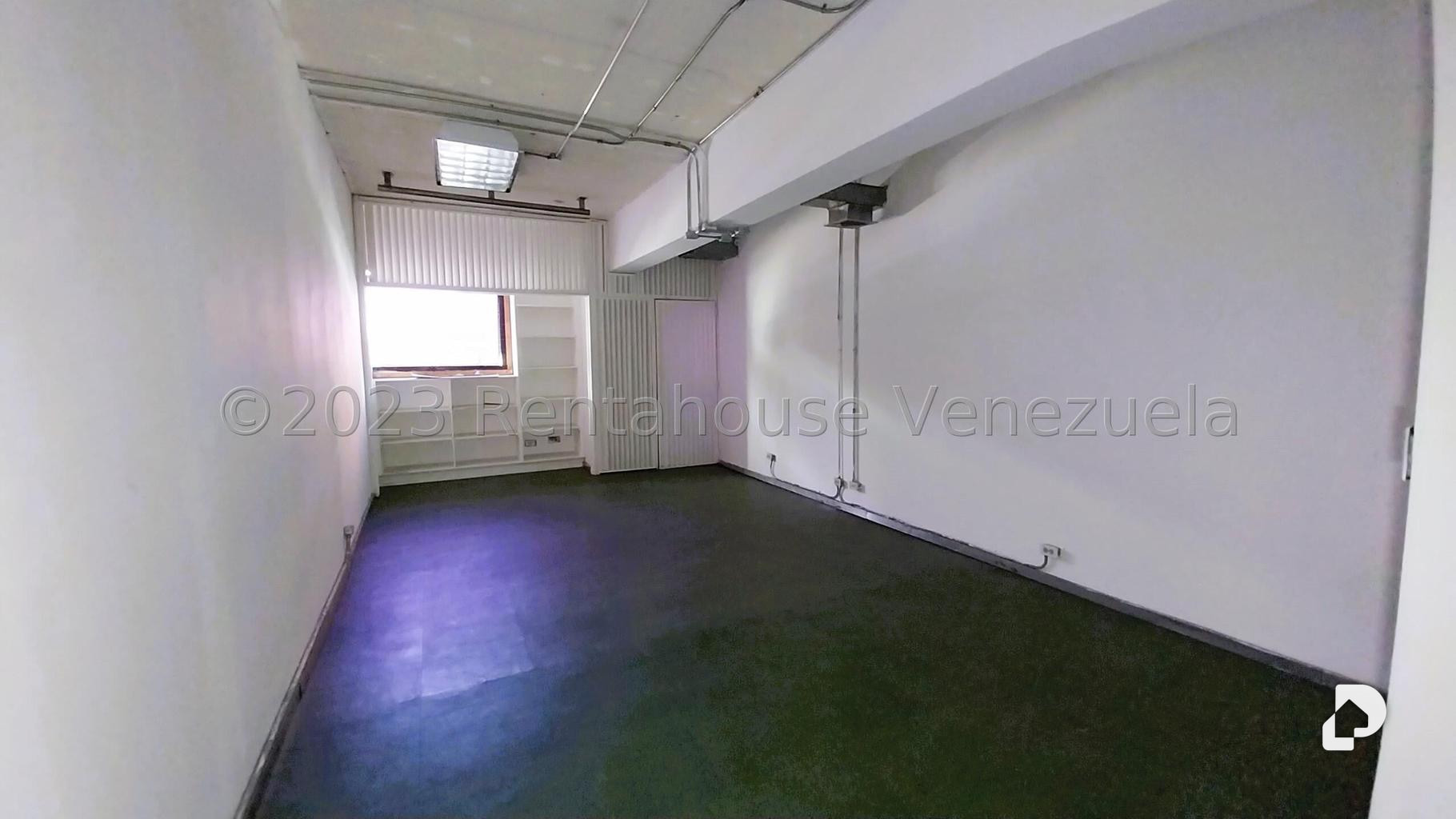 Oficina en Los Cortijos de Lourdes, Caracas – 17