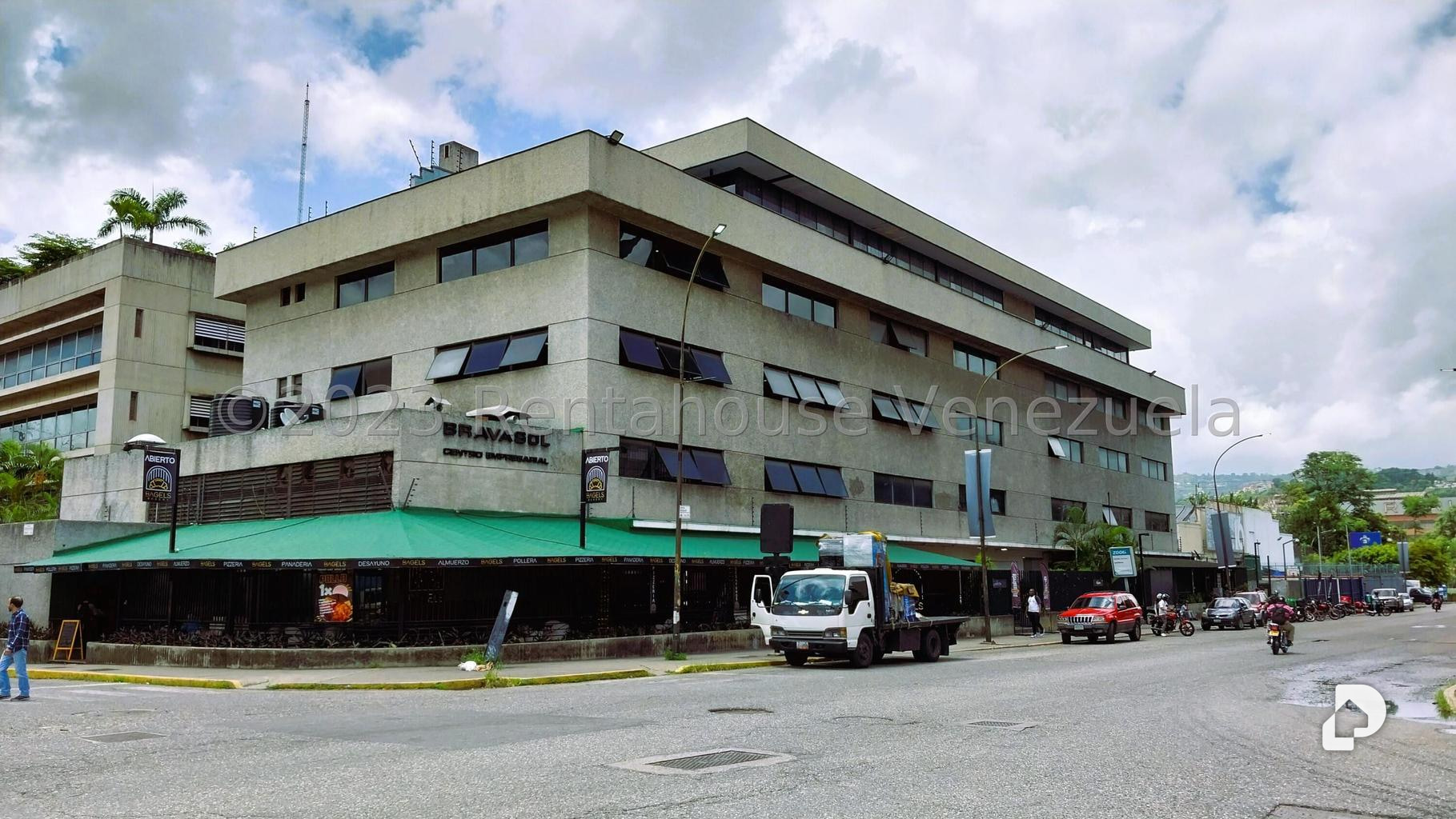 Oficina en Los Cortijos de Lourdes, Caracas – 3