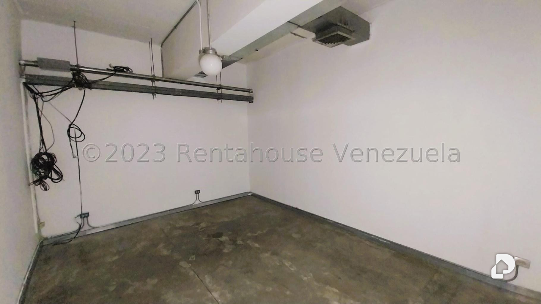 Oficina en Los Cortijos de Lourdes, Caracas – 15