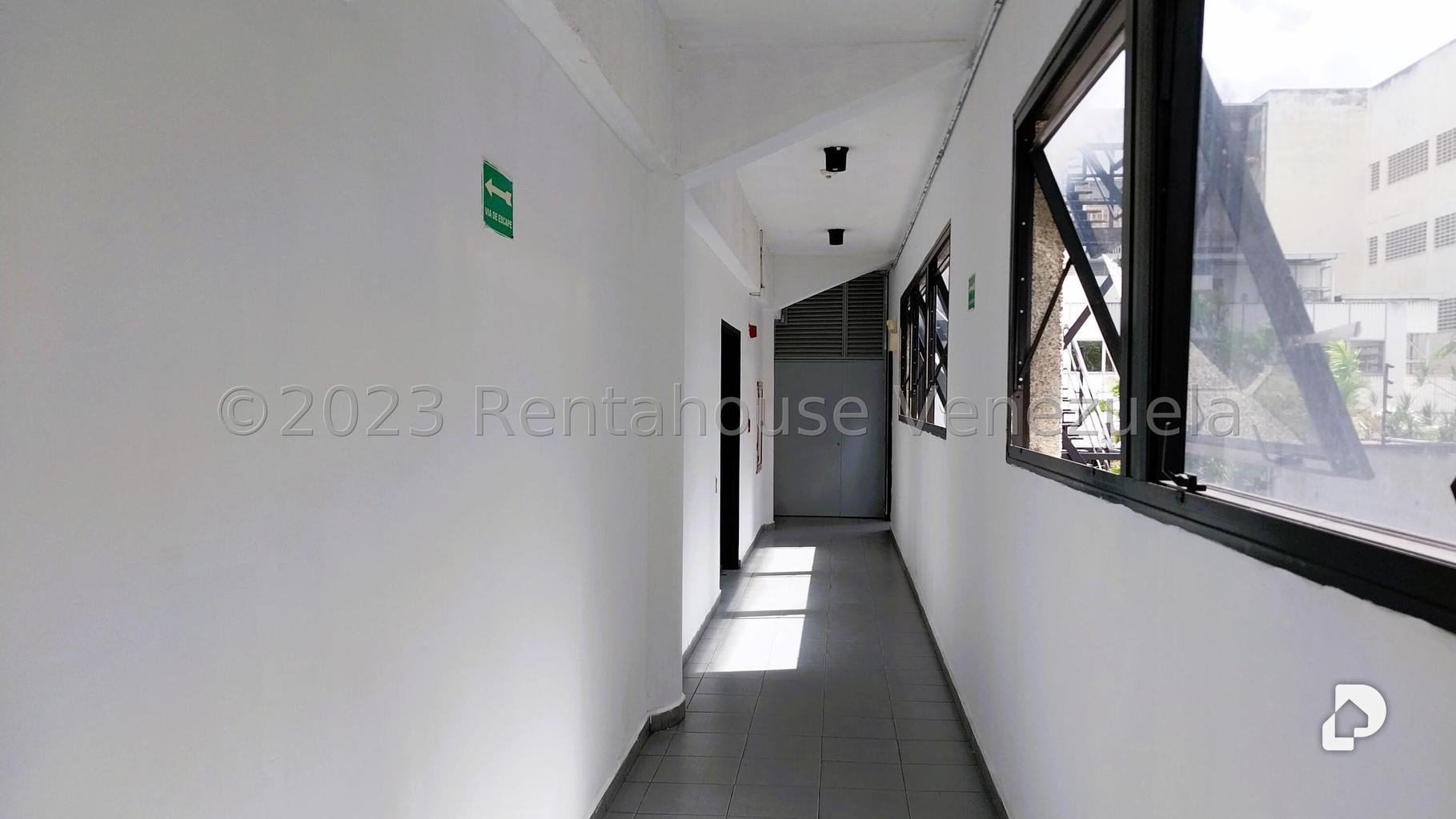 Oficina en Los Cortijos de Lourdes, Caracas – 26