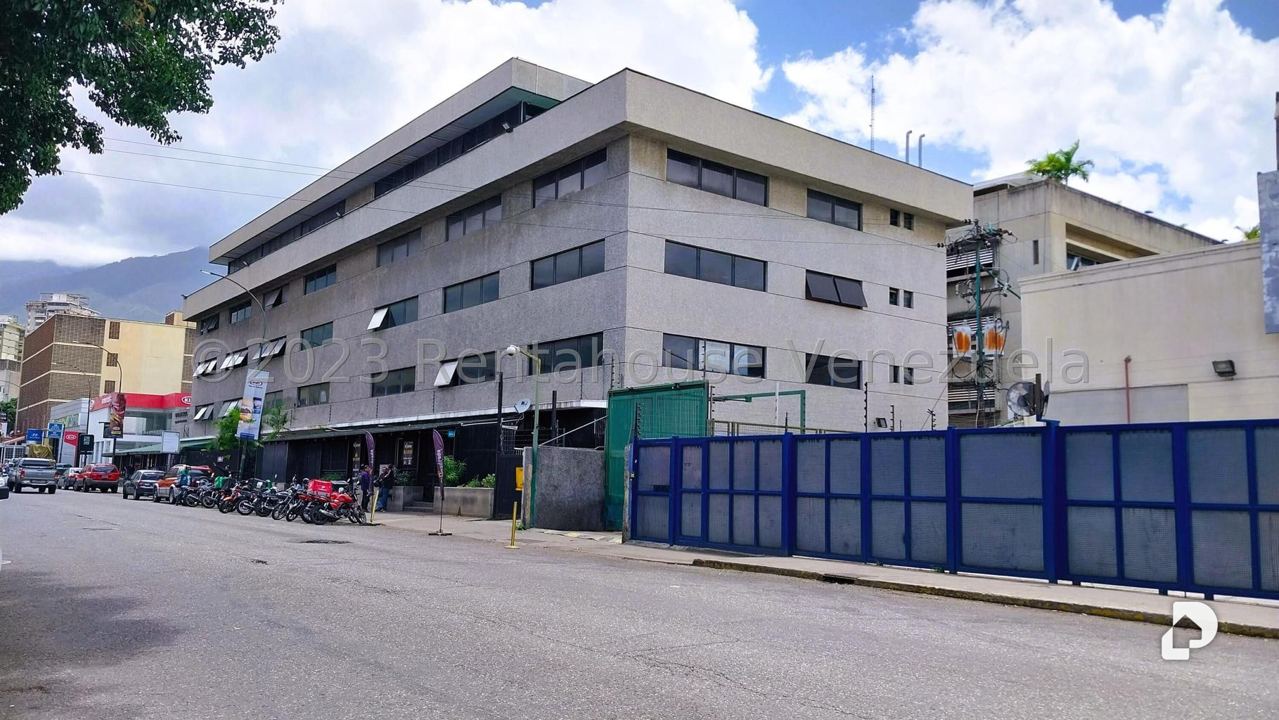 Oficina en Los Cortijos de Lourdes, Caracas – 2