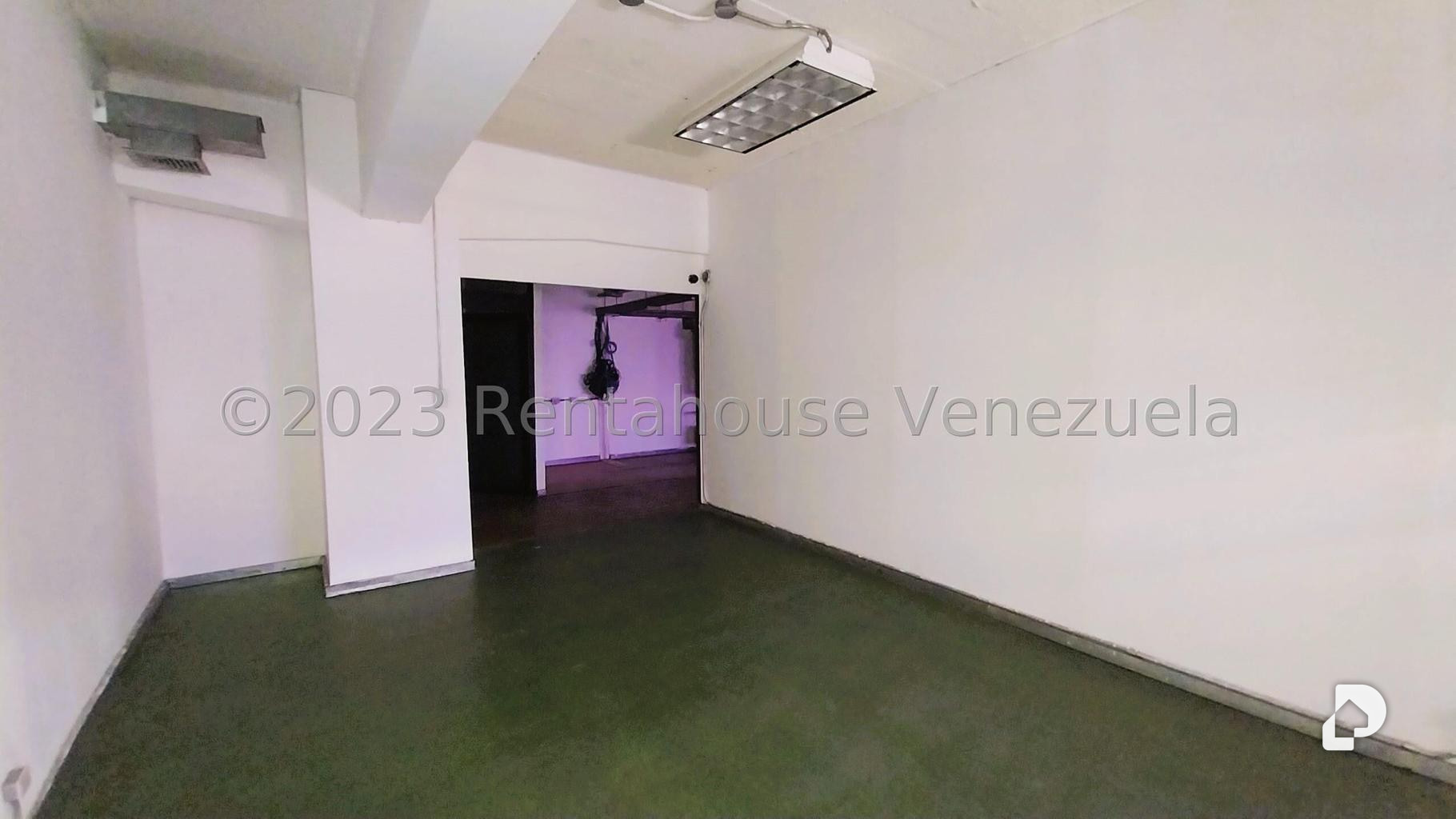 Oficina en Los Cortijos de Lourdes, Caracas – 18