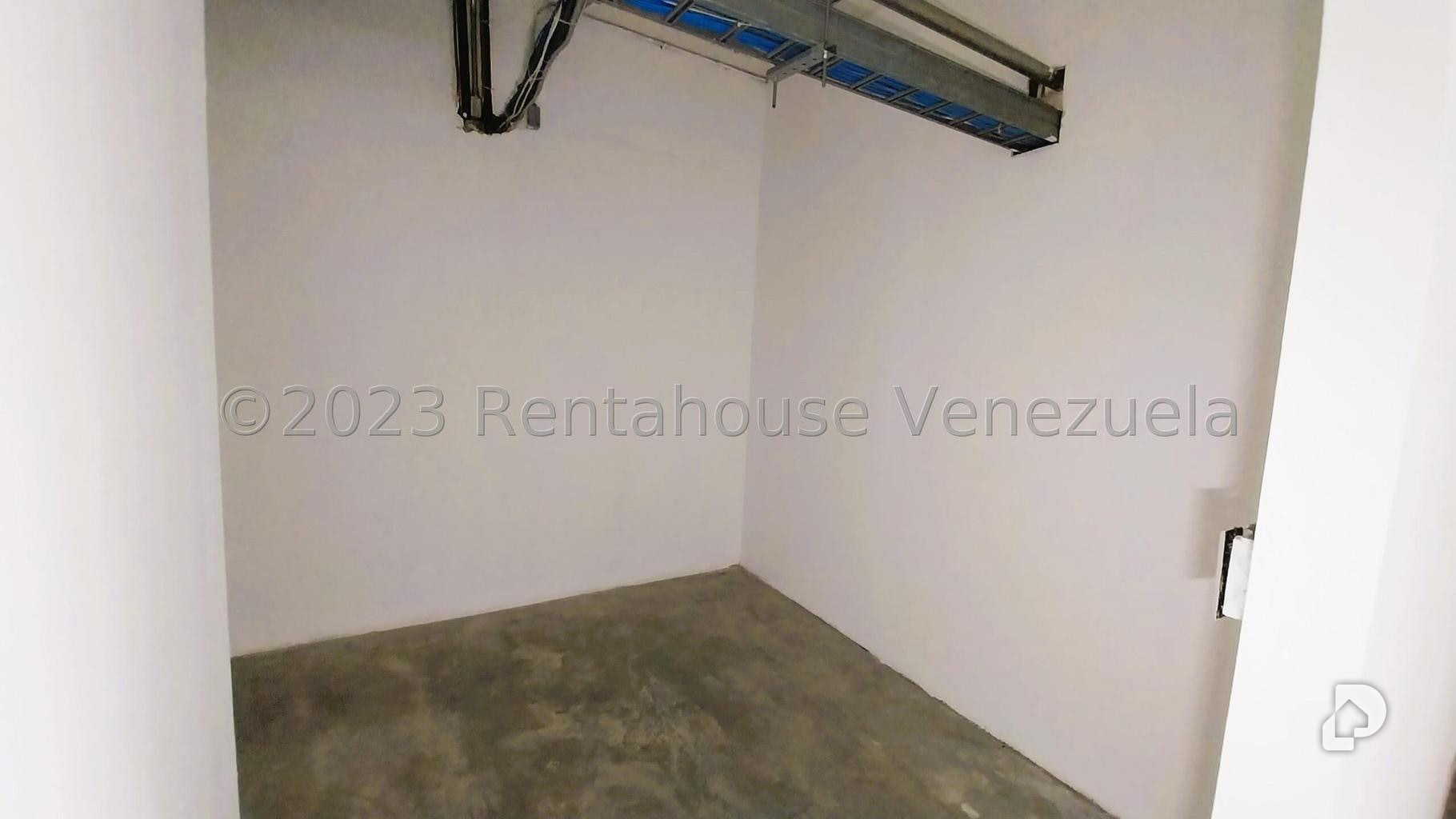 Oficina en Los Cortijos de Lourdes, Caracas – 14