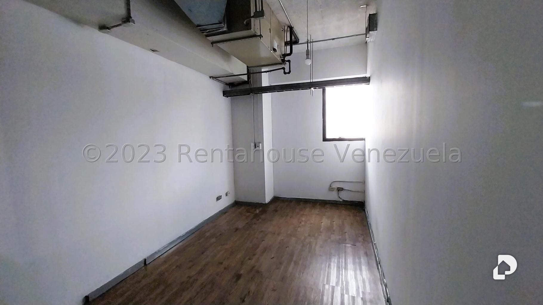 Oficina en Los Cortijos de Lourdes, Caracas – 16