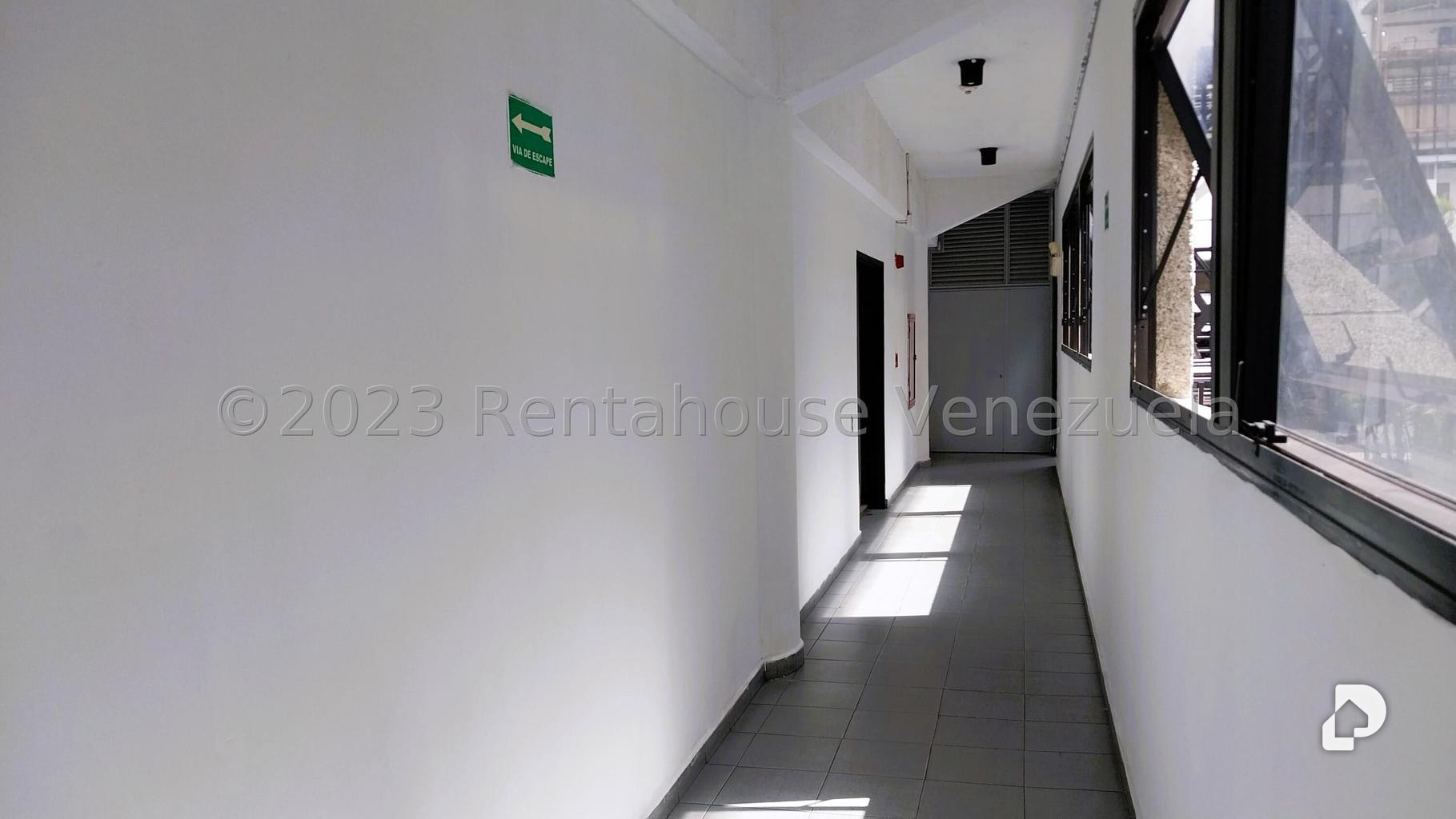 Oficina en Los Cortijos de Lourdes, Caracas – 27
