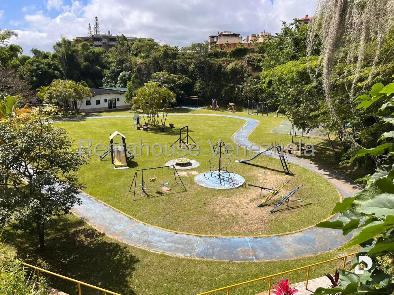 Apartamento en Urb. Miranda, Caracas – 28