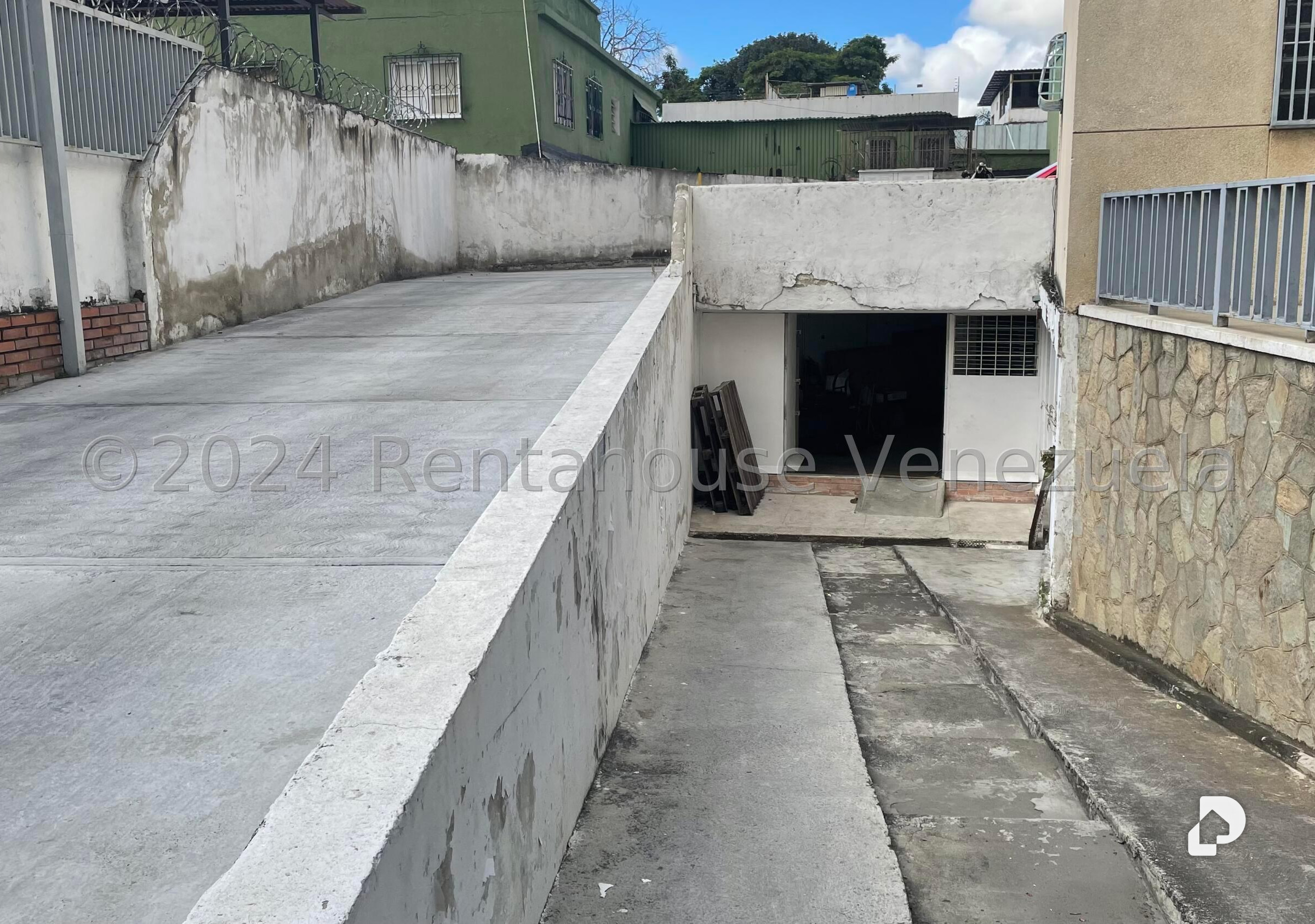 Local comercial en Los Chaguaramos, Caracas – 2