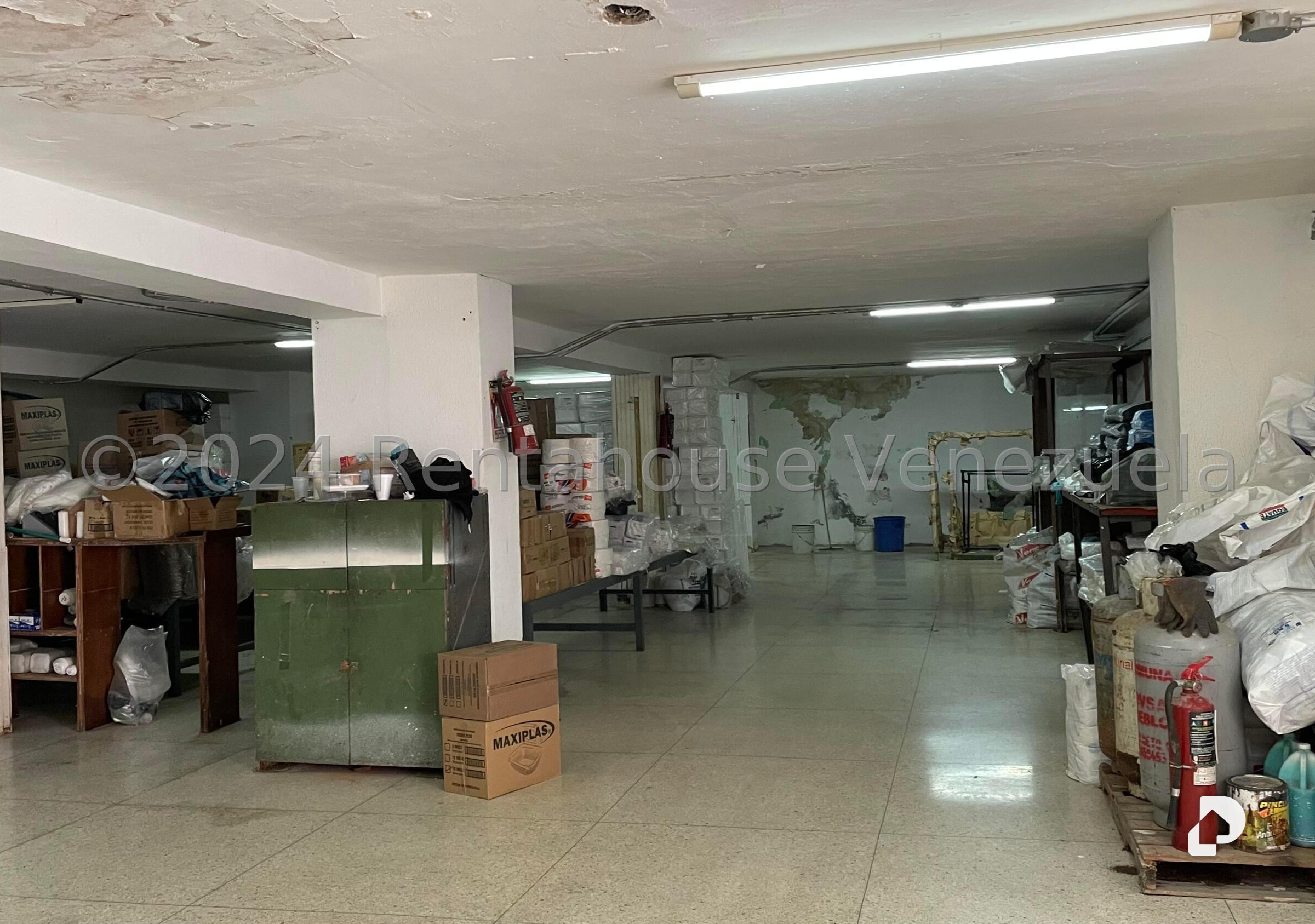 Local comercial en Los Chaguaramos, Caracas – 13