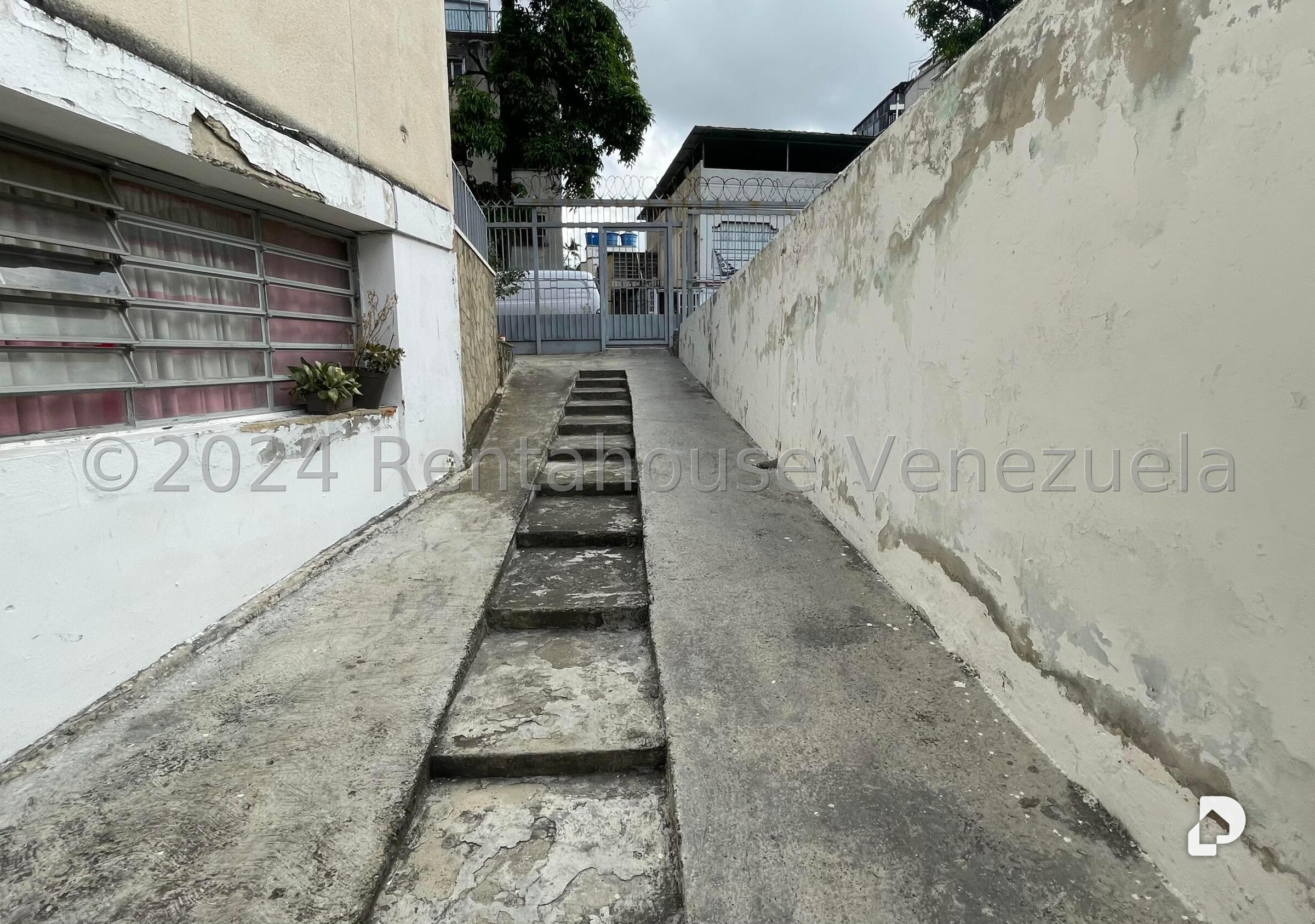 Local comercial en Los Chaguaramos, Caracas – 3