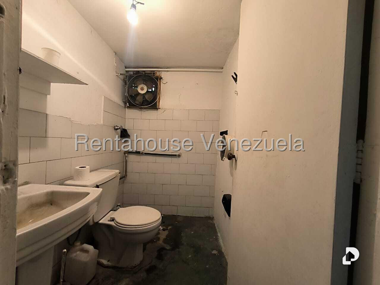 Local comercial en Los Chaguaramos, Caracas – 16