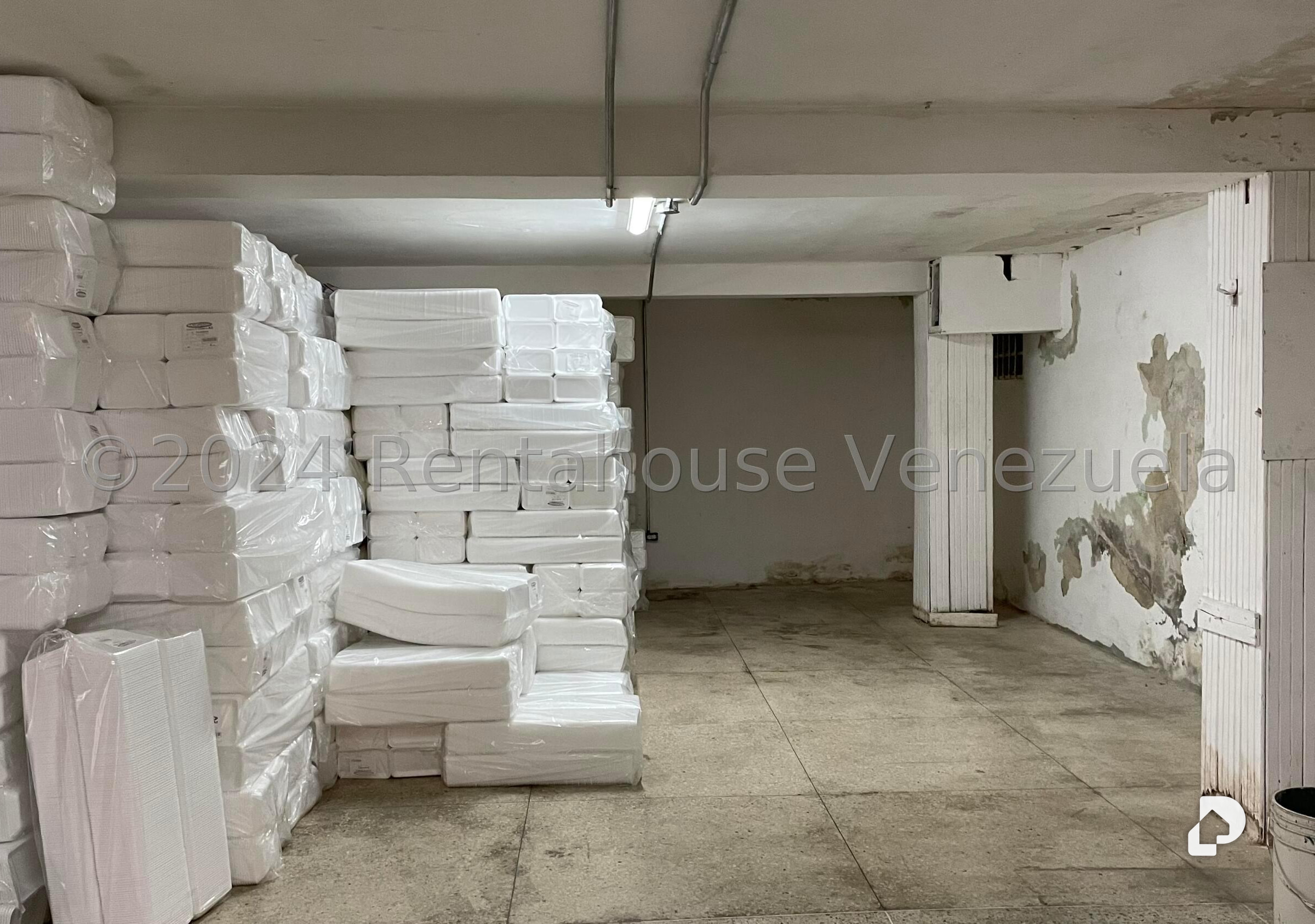 Local comercial en Los Chaguaramos, Caracas – 11