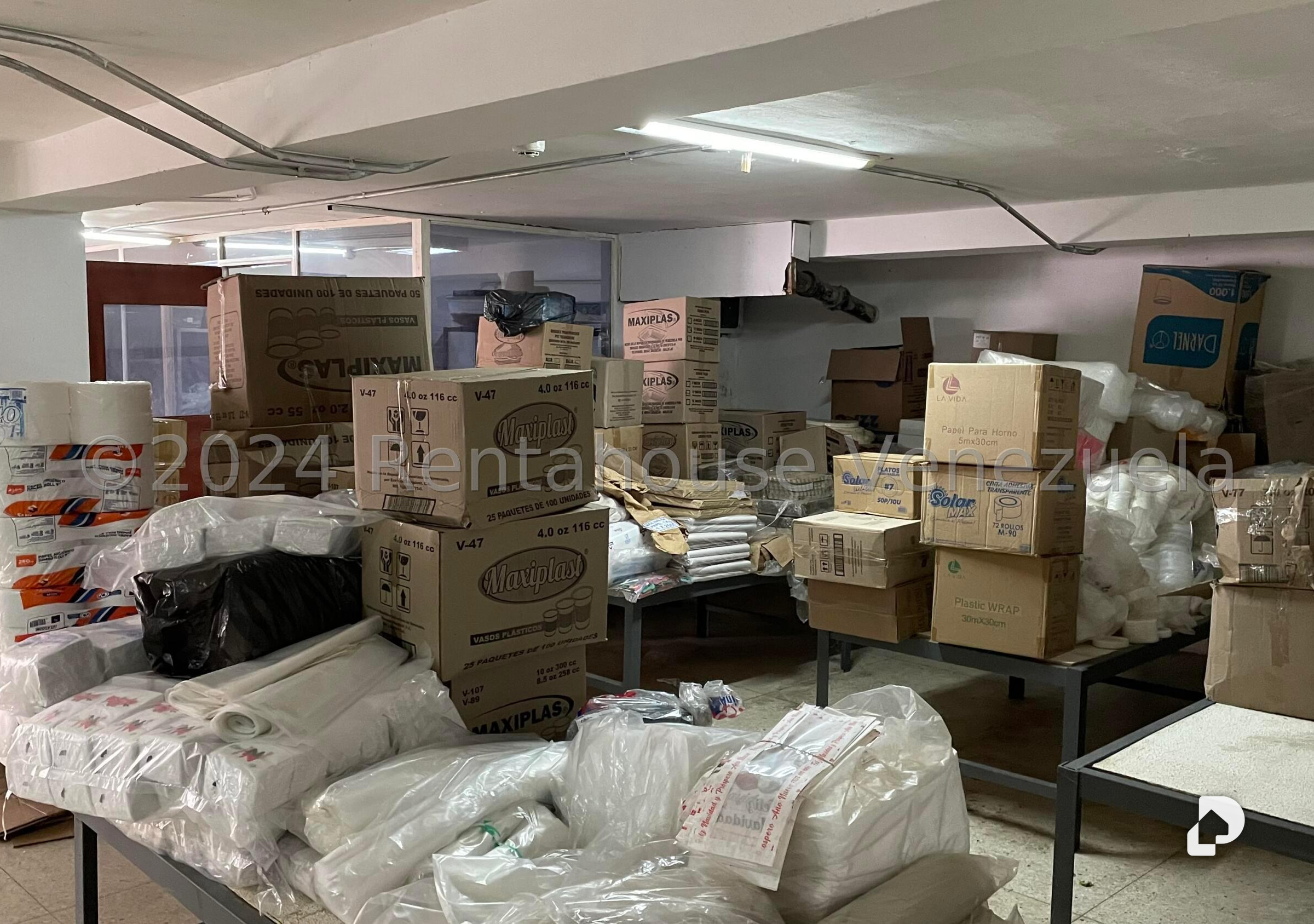 Local comercial en Los Chaguaramos, Caracas – 12